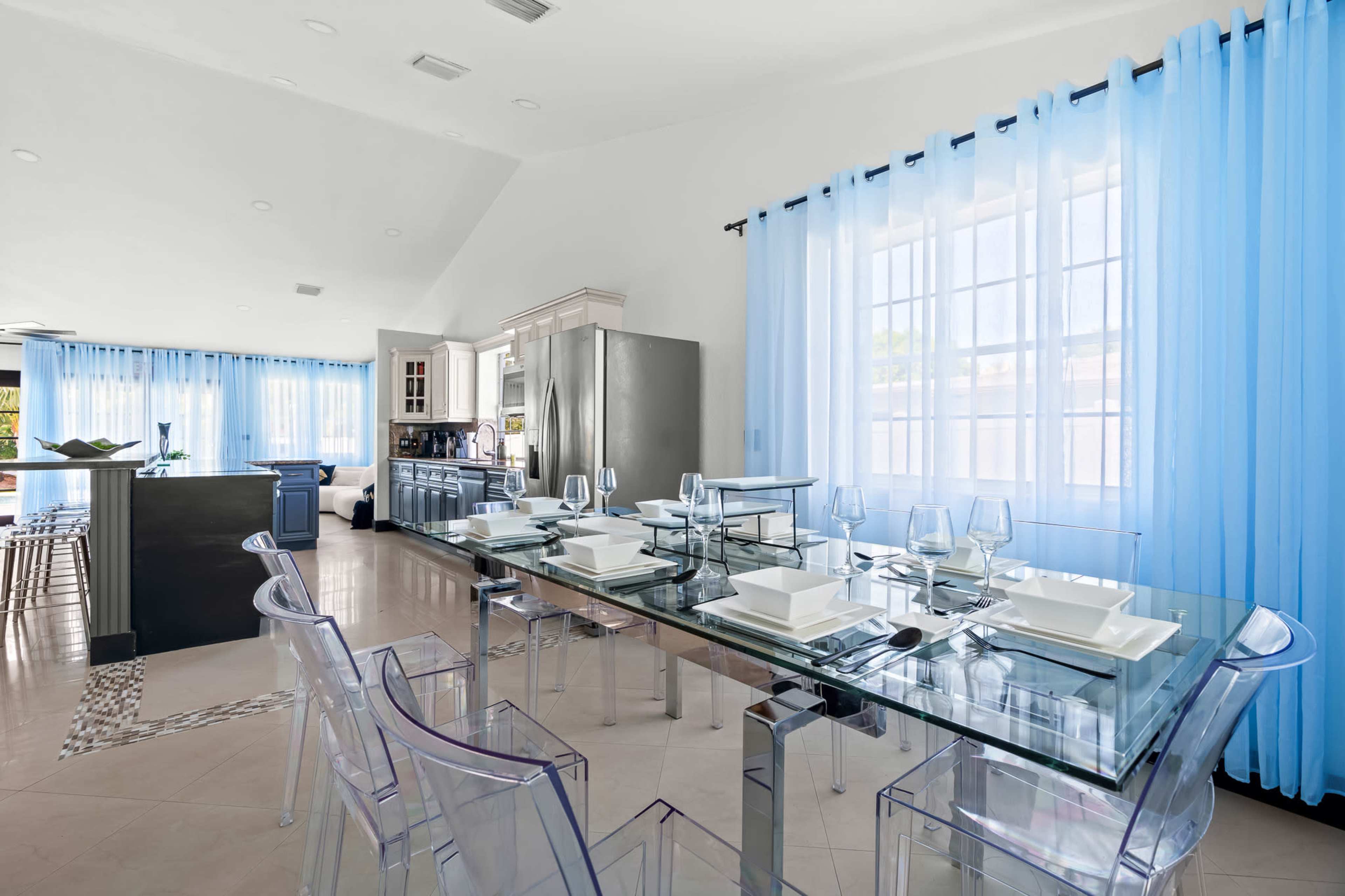 Designer Open Pool House 4 bed sleep 10 NEW games Image in Edgewood, Fort Lauderdale, FL
