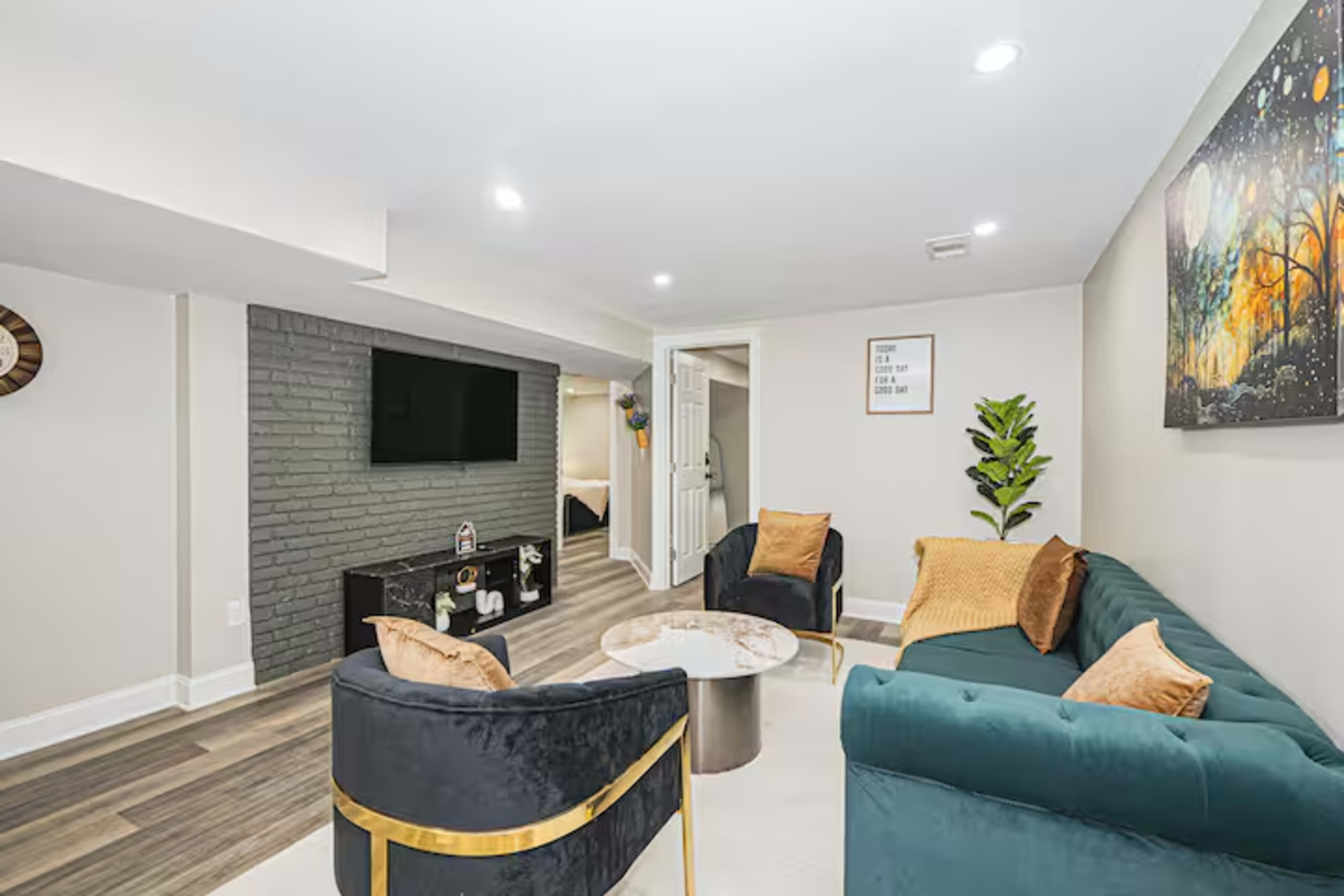 Spacious 7 BR House Near UMD | Perfect for Groups! Image in Hollywood, College Park, MD