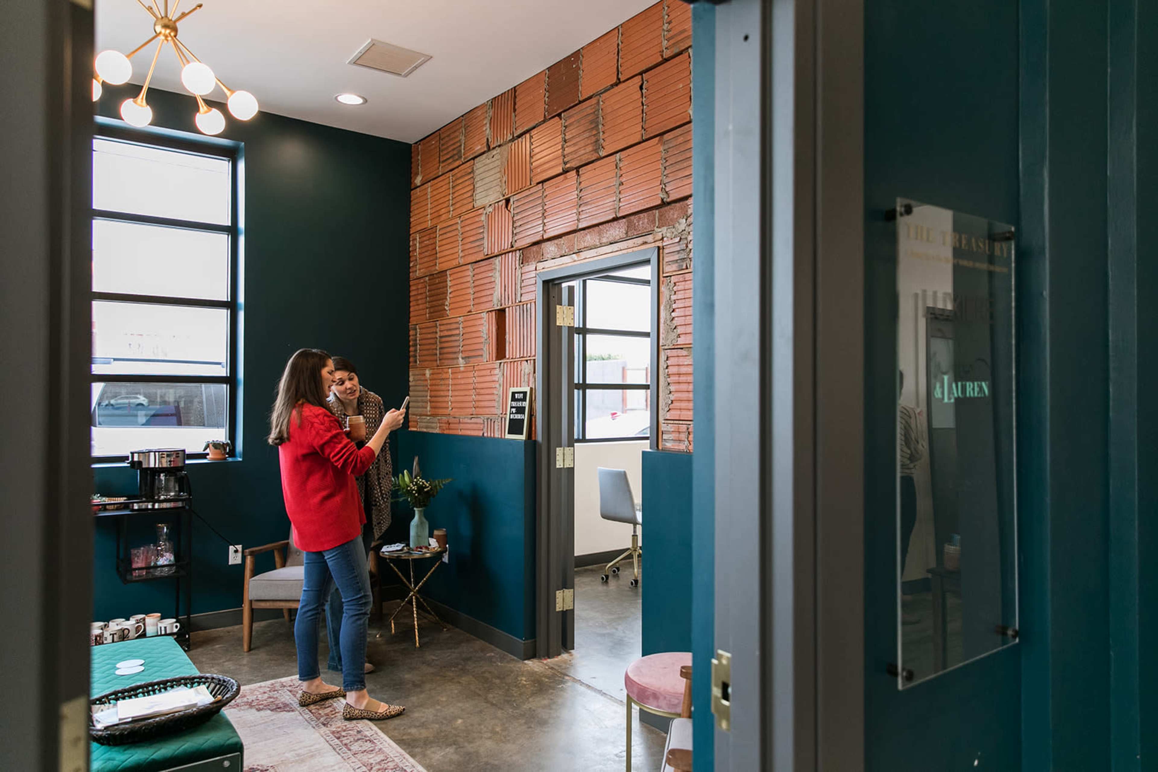 Light-filled studio with downtown views Image in Central Oklahoma City, Oklahoma City, OK