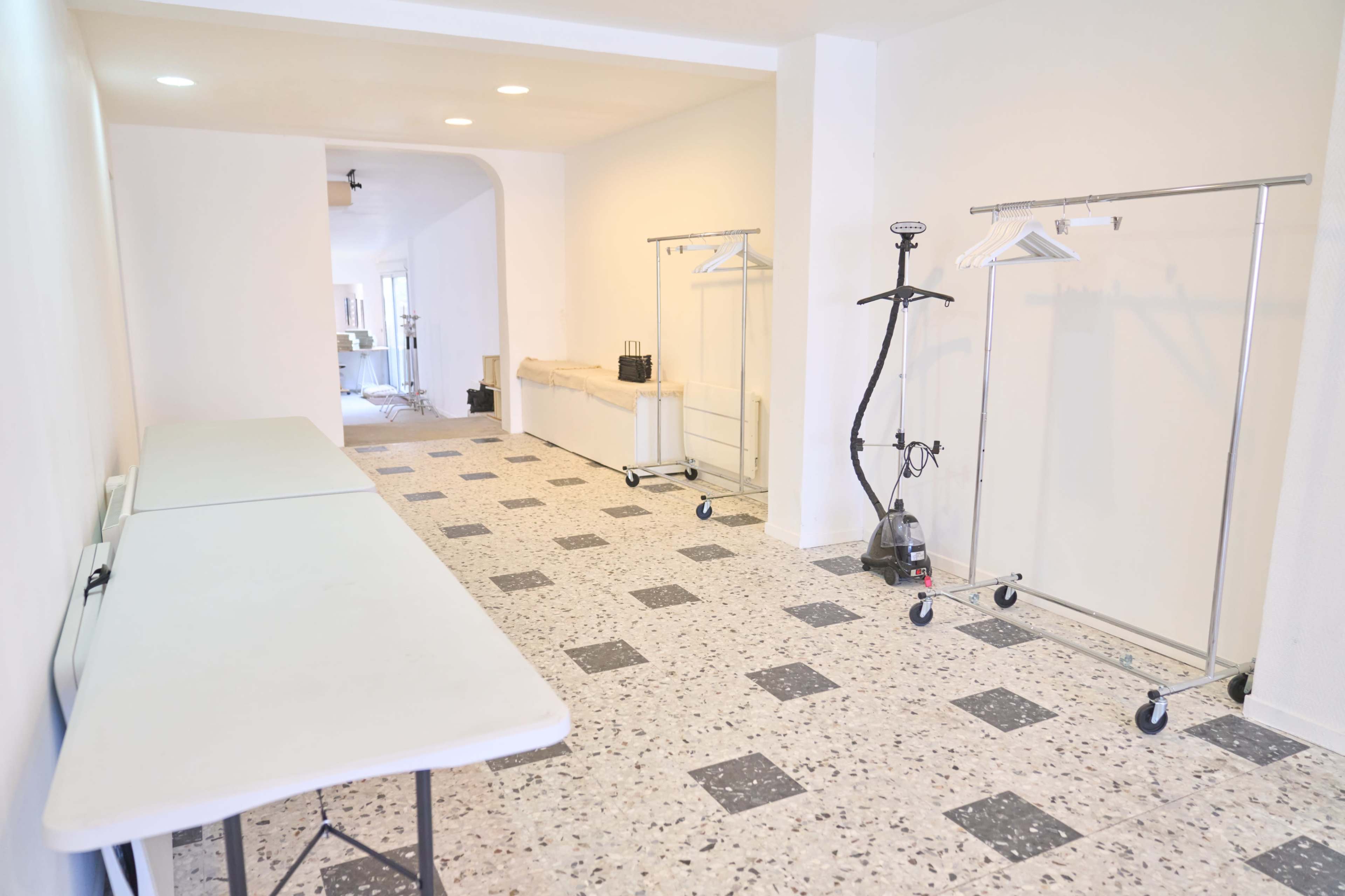 Grand studio photo & vidéo de 140 m² – lumineux – idéal shootings, tournages & workshops Image in , Montreuil