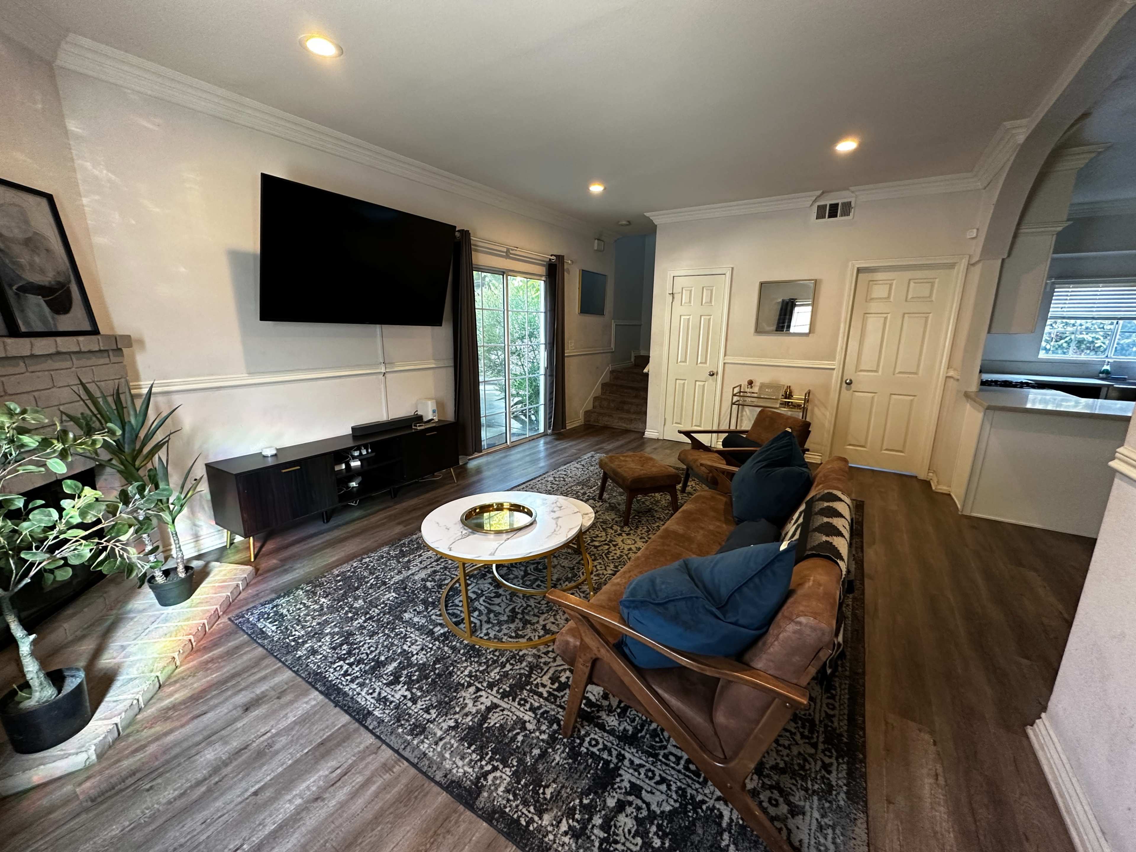 Spacious & Versatile 3-Bath Event Space near SoFi Stadium & The Forum – Ideal for Daytime Gatherings, Meetings, and Productions Image in Inglewood, Inglewood, CA