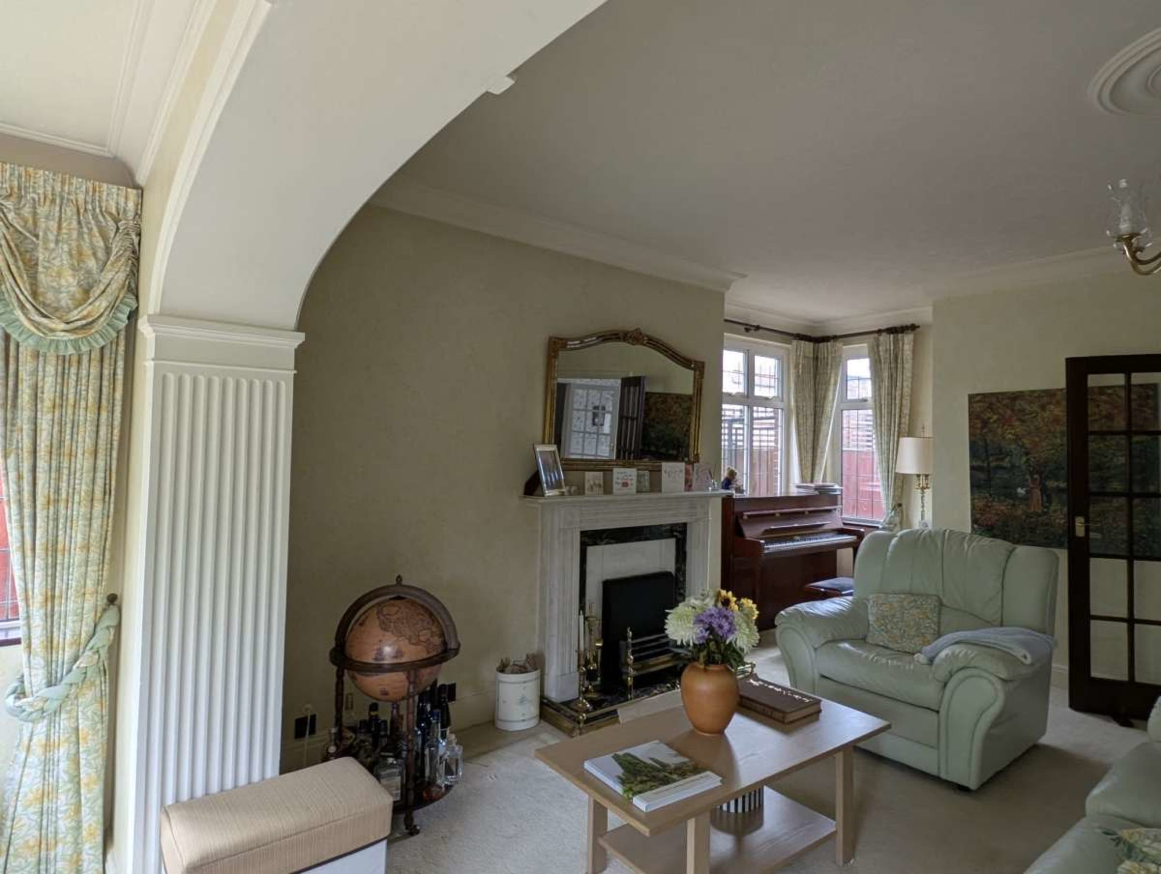 Suburban spacious family home with magical garden Image in Croydon, Croydon, ENG