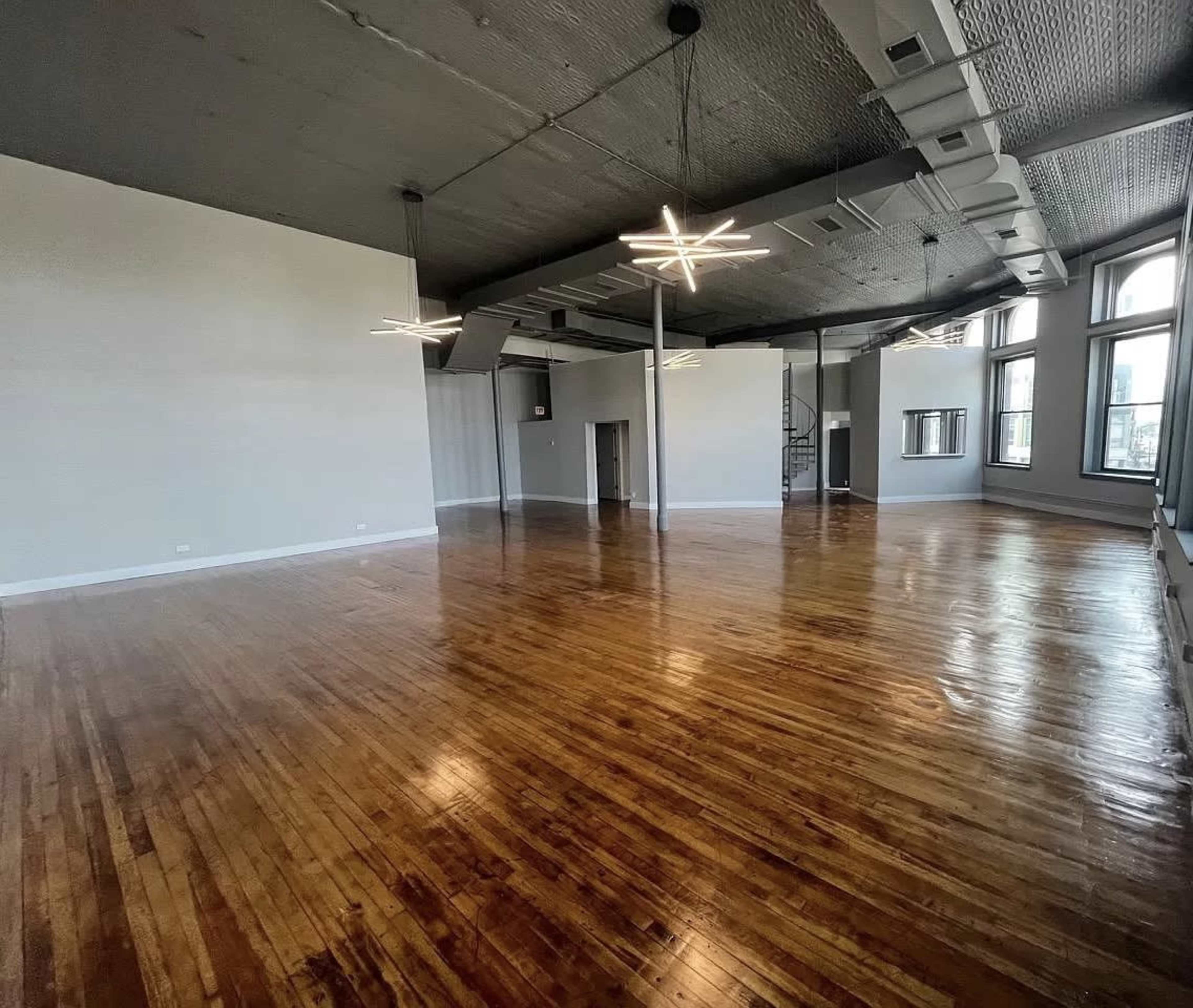 Bright Open-Concept Space Image in West Town, Chicago, IL