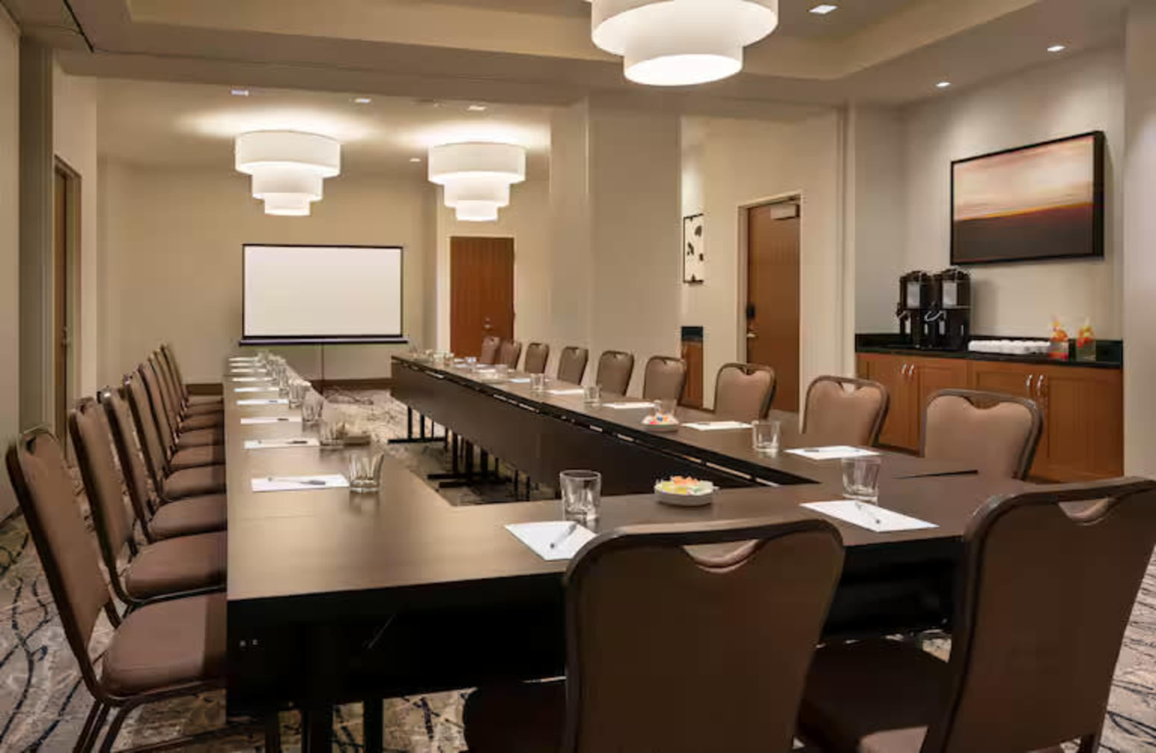 Spacious Conference Room in Long Island City Image in Astoria, Long Island City, NY