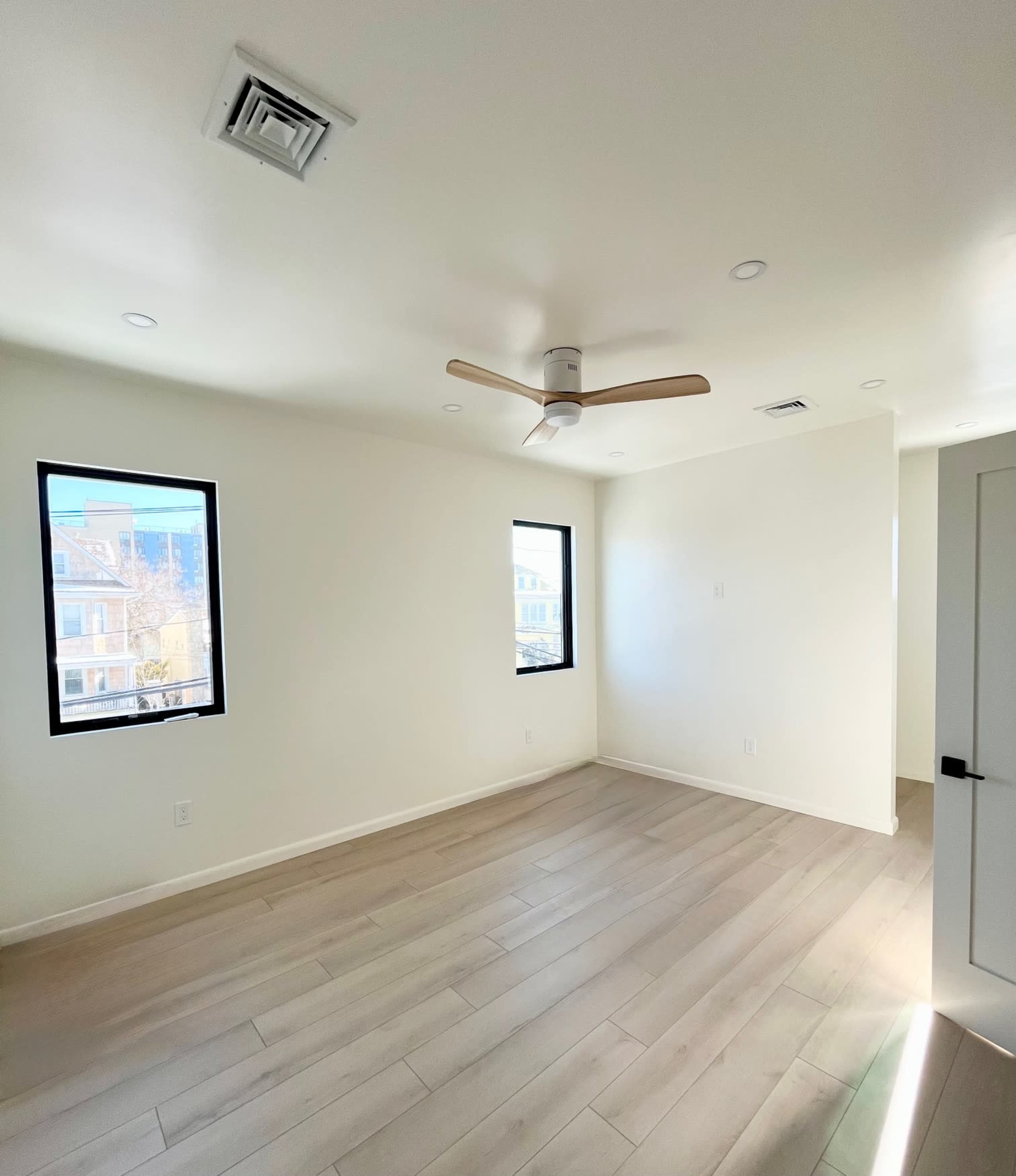 High-End Newly Renovated 3BR / 2.5 BA Duplex In Rockaway Beach near Transit Image in Arverne, Arverne, NY