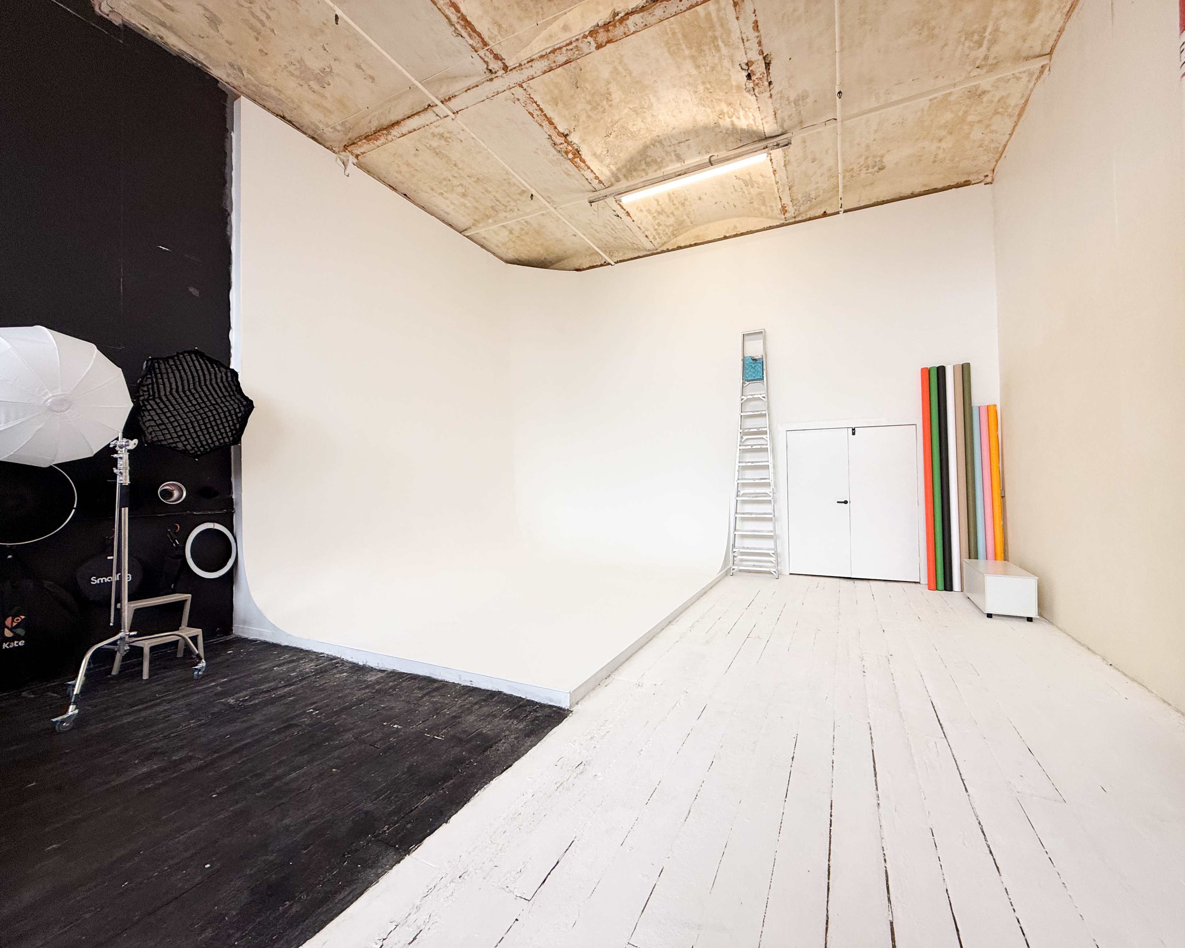 Industrial Mill Creative Space with Infinity Cove 20mins from Manchester City Centre Image in Chadderton, Oldham, Greater Manchester, ENG