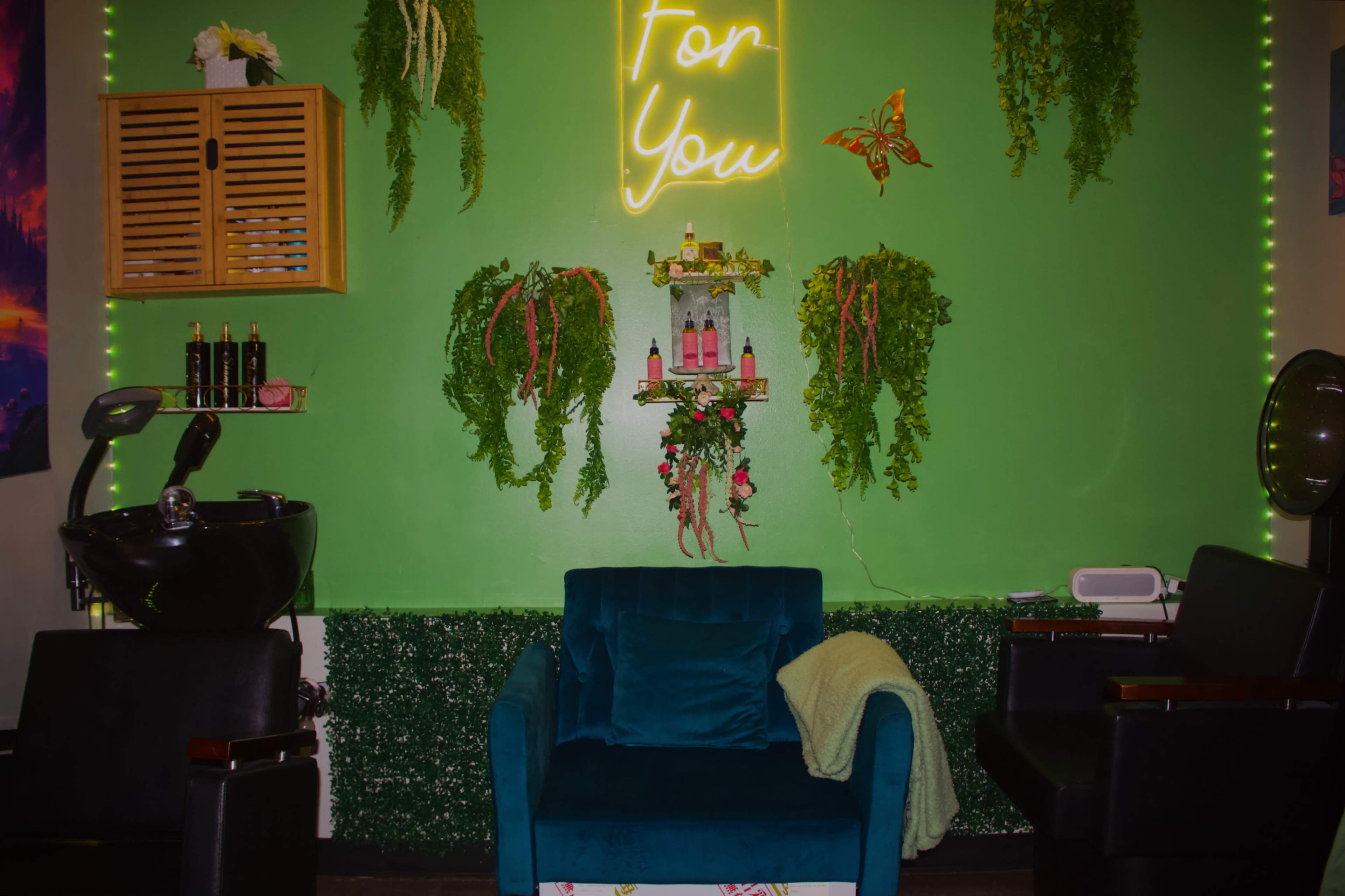 Glam & Self-Care Suite for Makeup, Hair, Esthetician, & Content Creation Image in Catonsville, Catonsville, MD