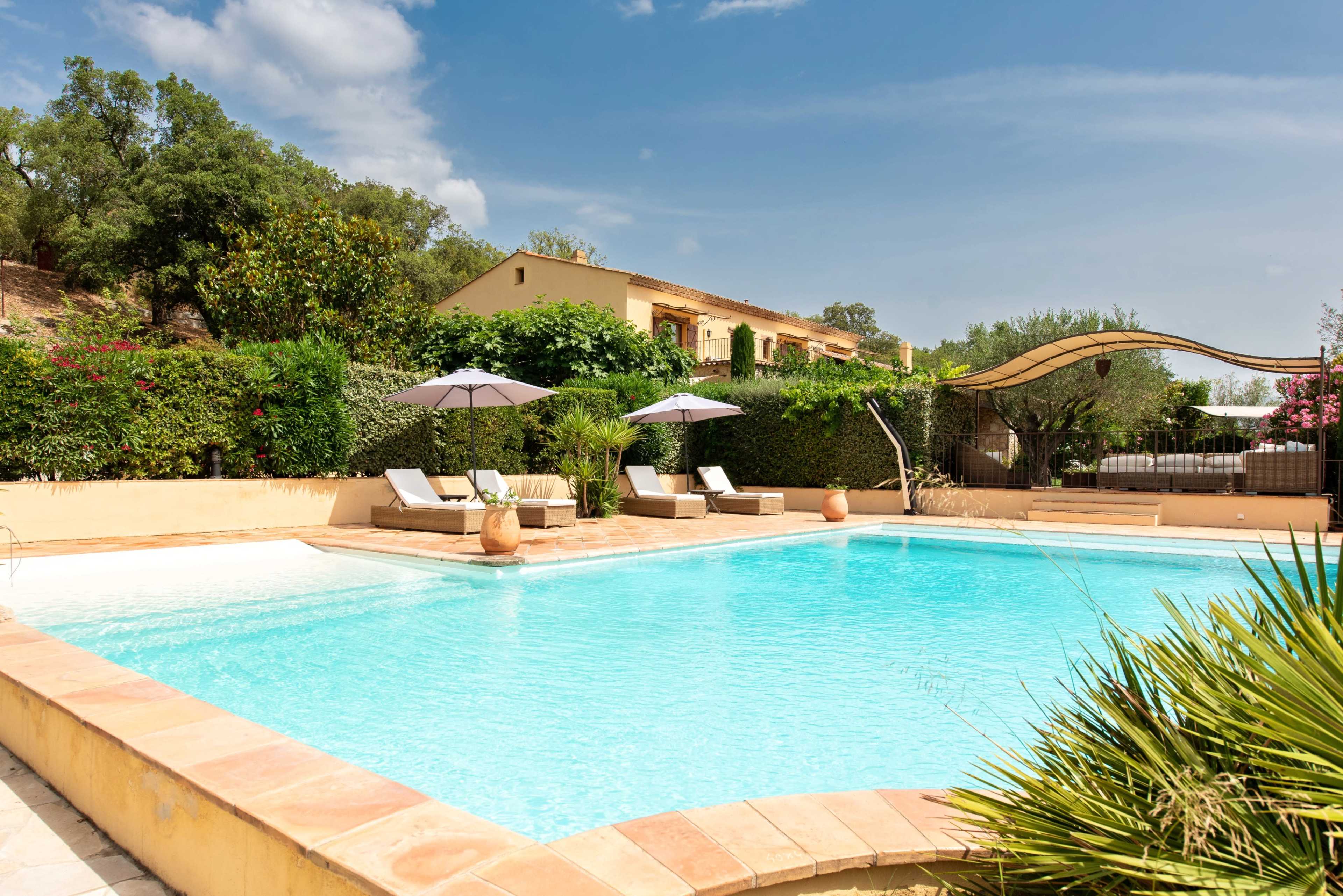 maison d'hôtes provençale au coeur de vignes Image in , LE PLAN DE LA TOUR