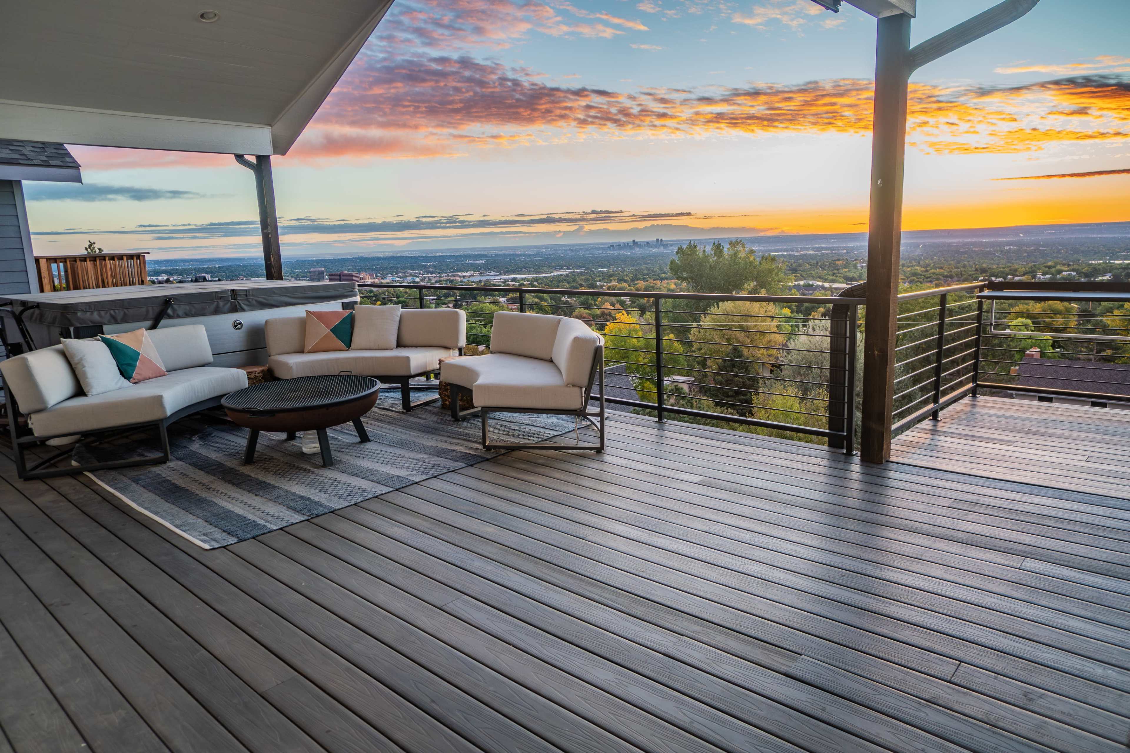 Panoramic Skyline View Multi-Level Estate Image in Green Mountainside, 910 S Coors Dr., CO
