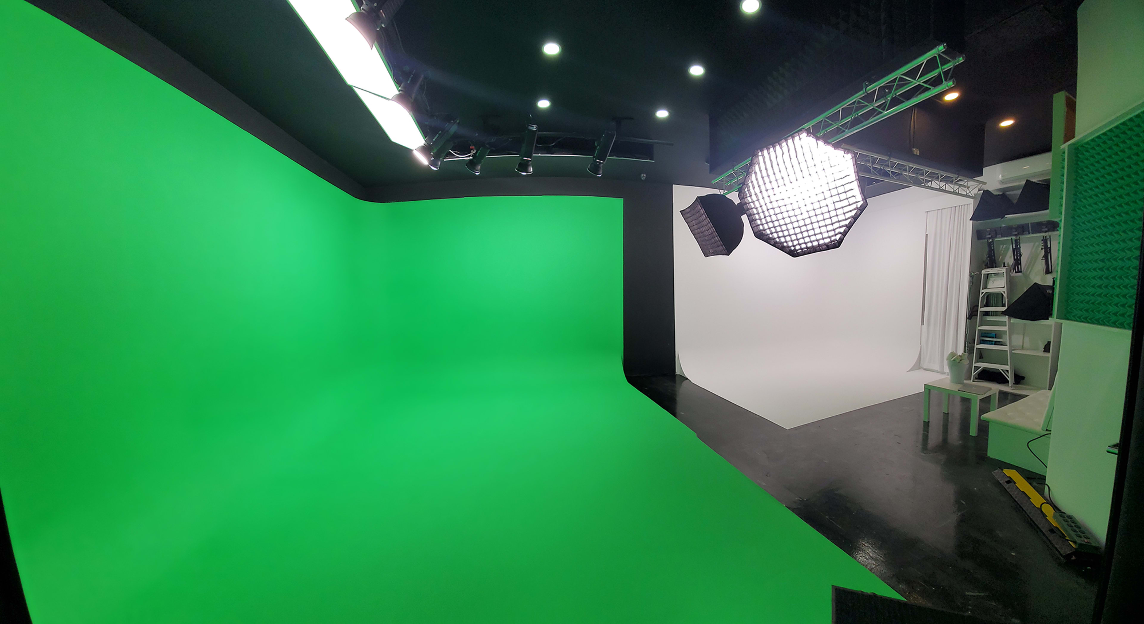 Green&White Studio | Green Screen and White CYC Studio in