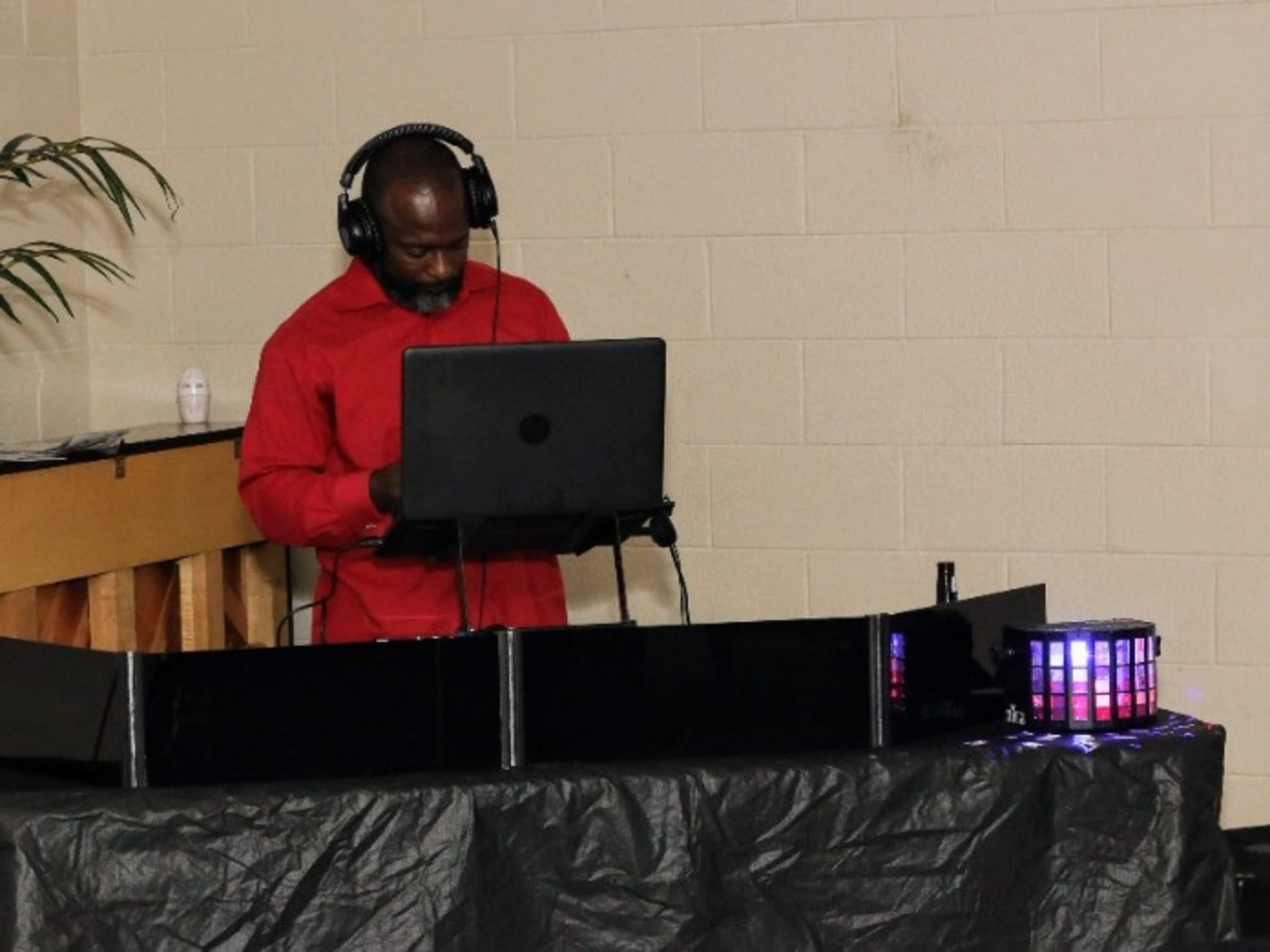 Disc Jockey (DJ)