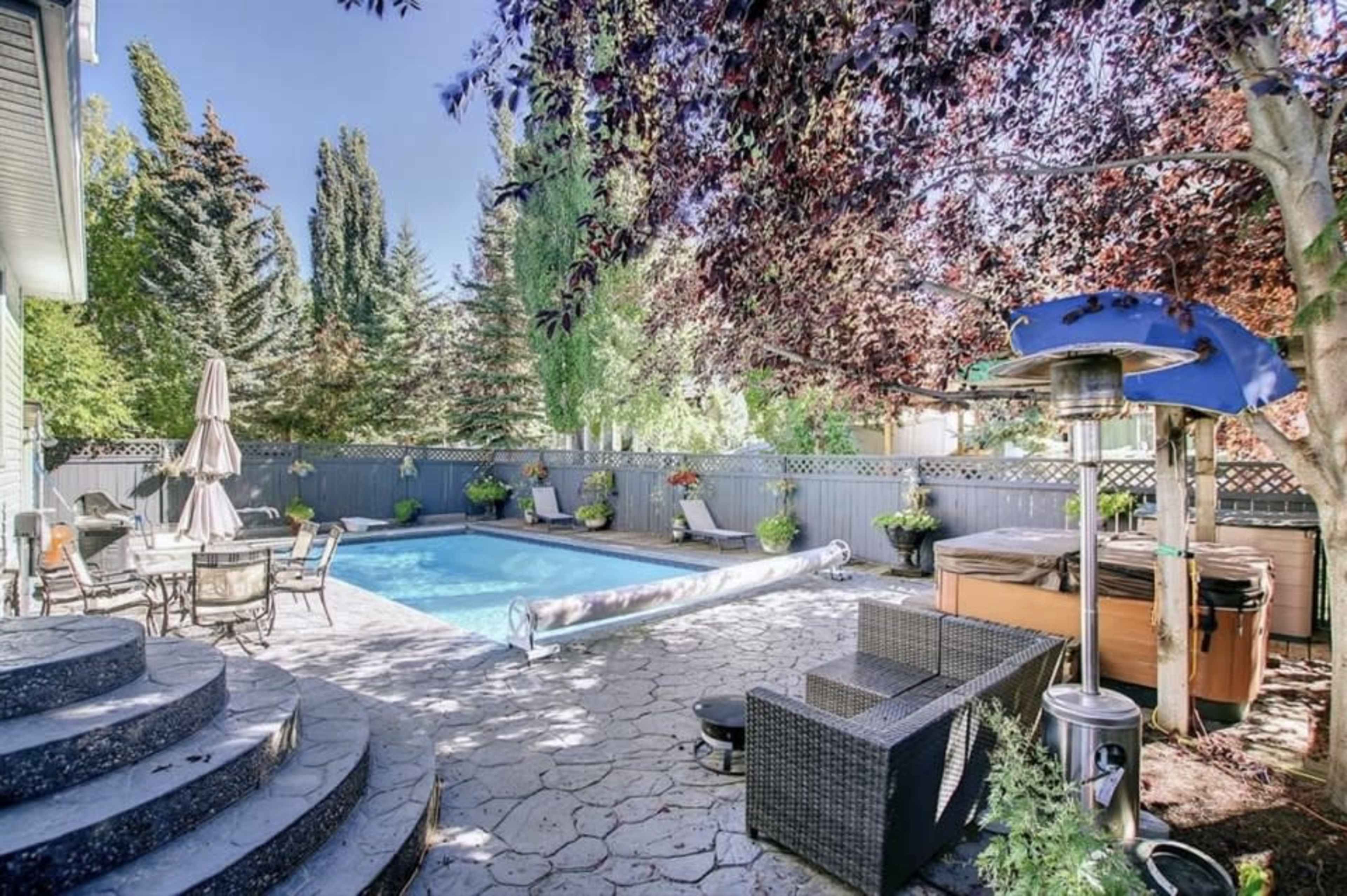 Huge house with over 3000 square feet. An unground beautiful tiled pool with loads of pool toys lights and games. Outdoor speakers and Hottub!!!! Image in Douglasdale, Calgary, AB