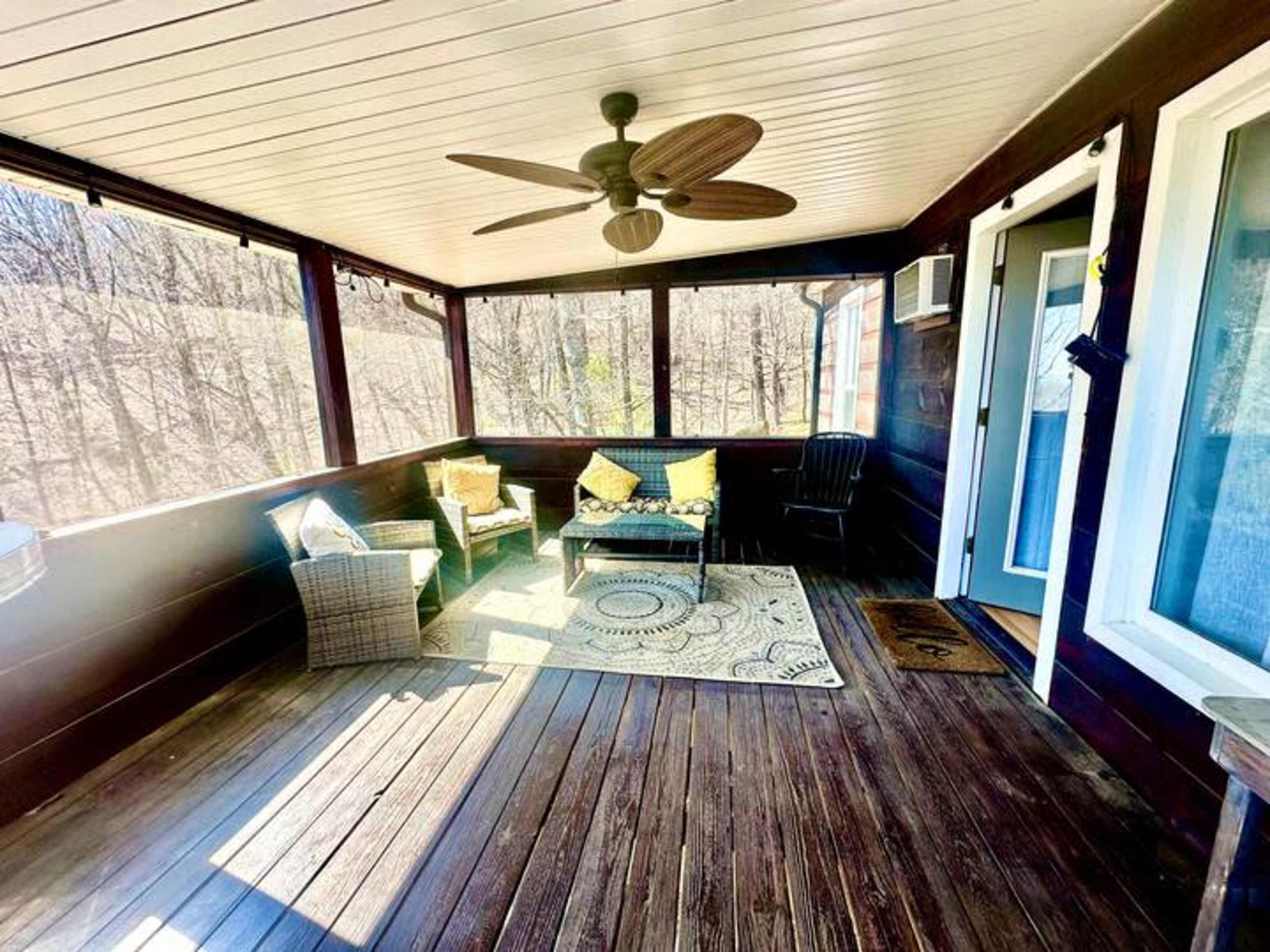 Secluded Mountain Cabin with views Image in , Ellijay, GA