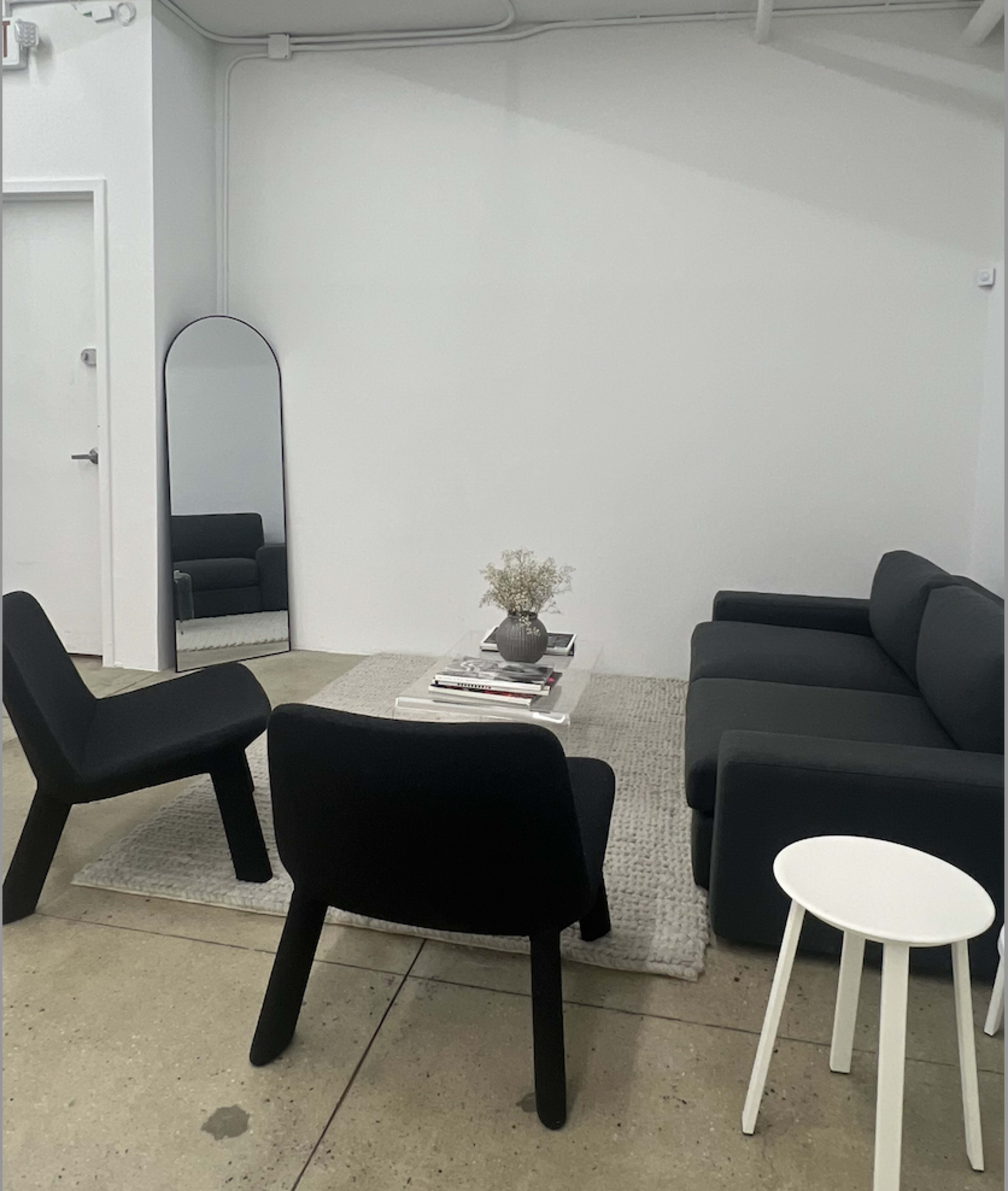 Fashion district Studio with daylight and Cyc Wall Image in Midtown Manhattan, New York, NY