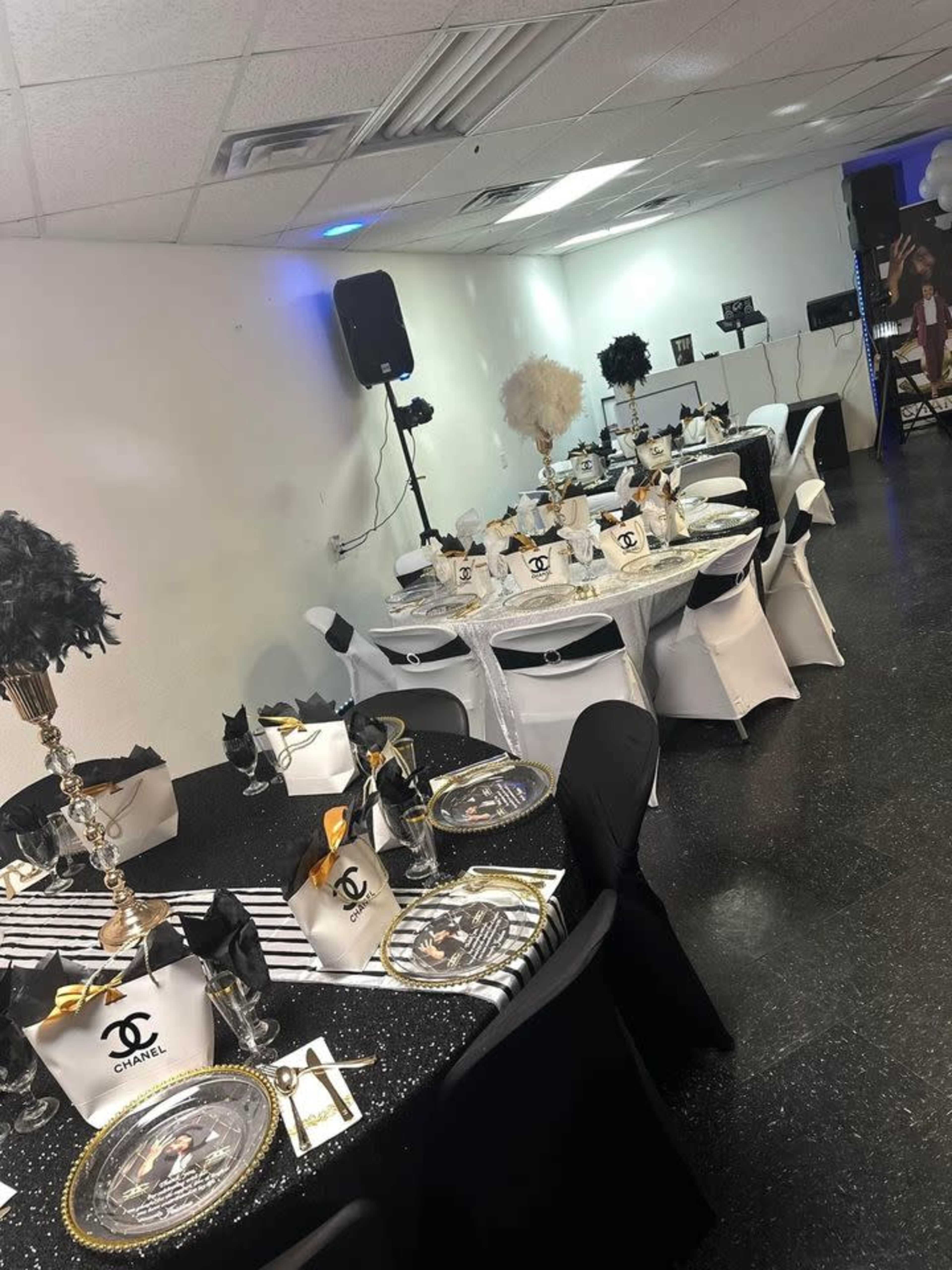 Versatile Petite Space for Workshops, Celebrations & Photoshoots for Up to 60 Guests Image in East Arlington, Arlington, TX