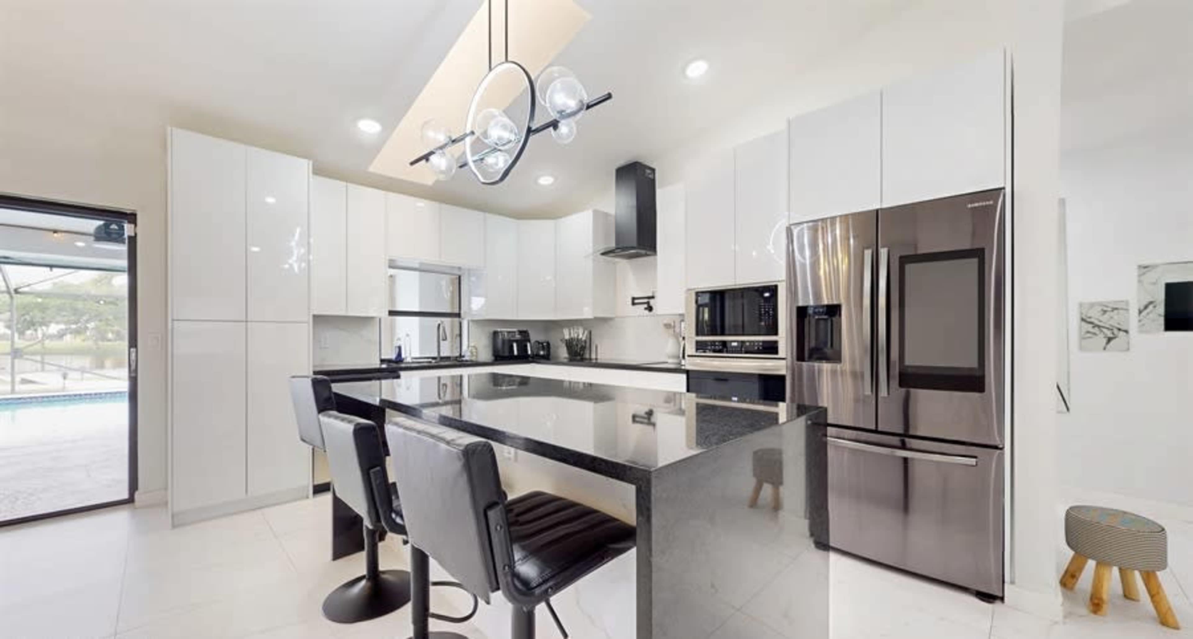 Lakefront  with Heated Pool. 3 min WEF Image in Wellington, Wellington, FL