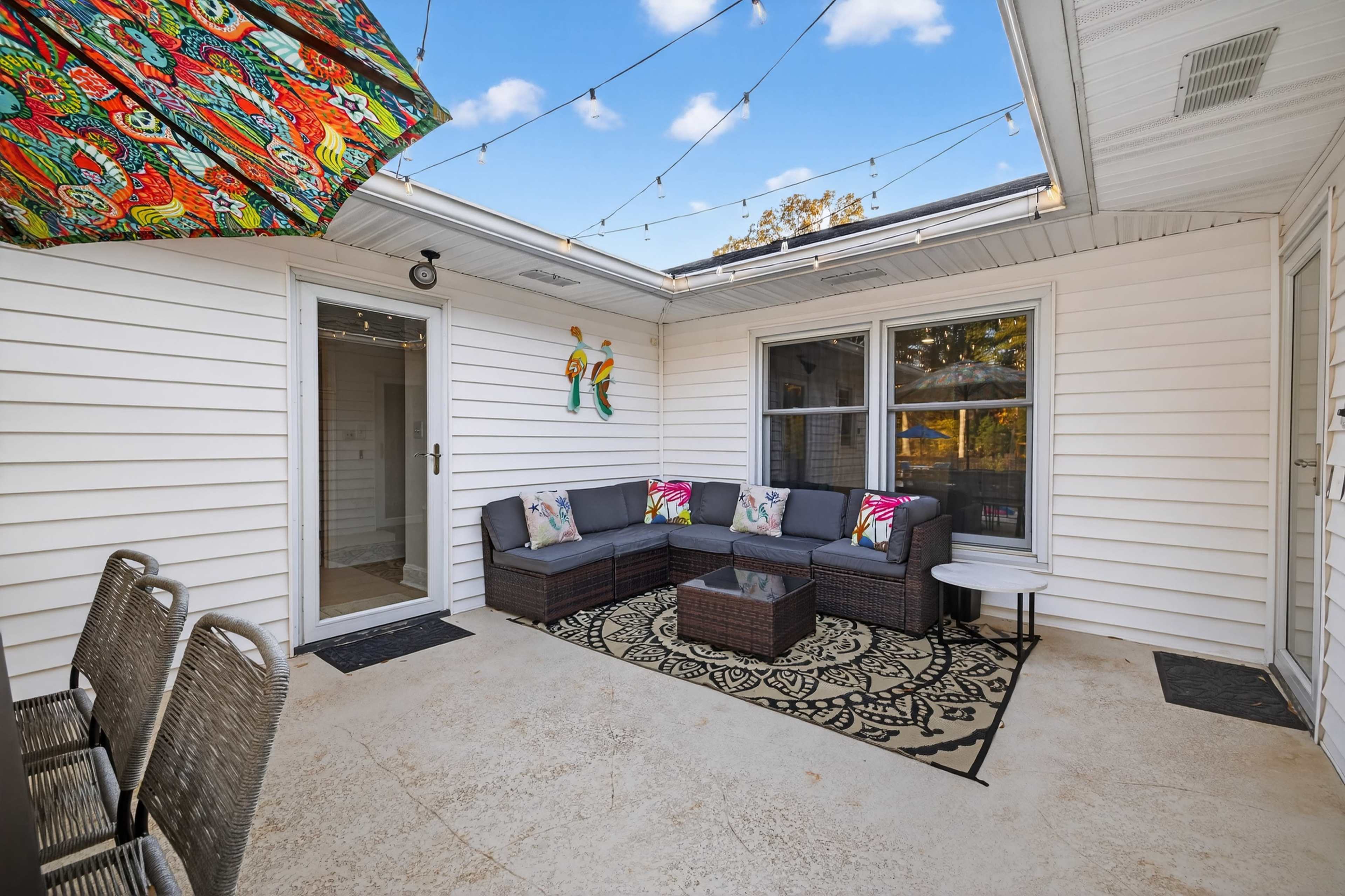 Charming Spacious Home With Pool and Hot Tub Image in Toddville Road, Charlotte, NC