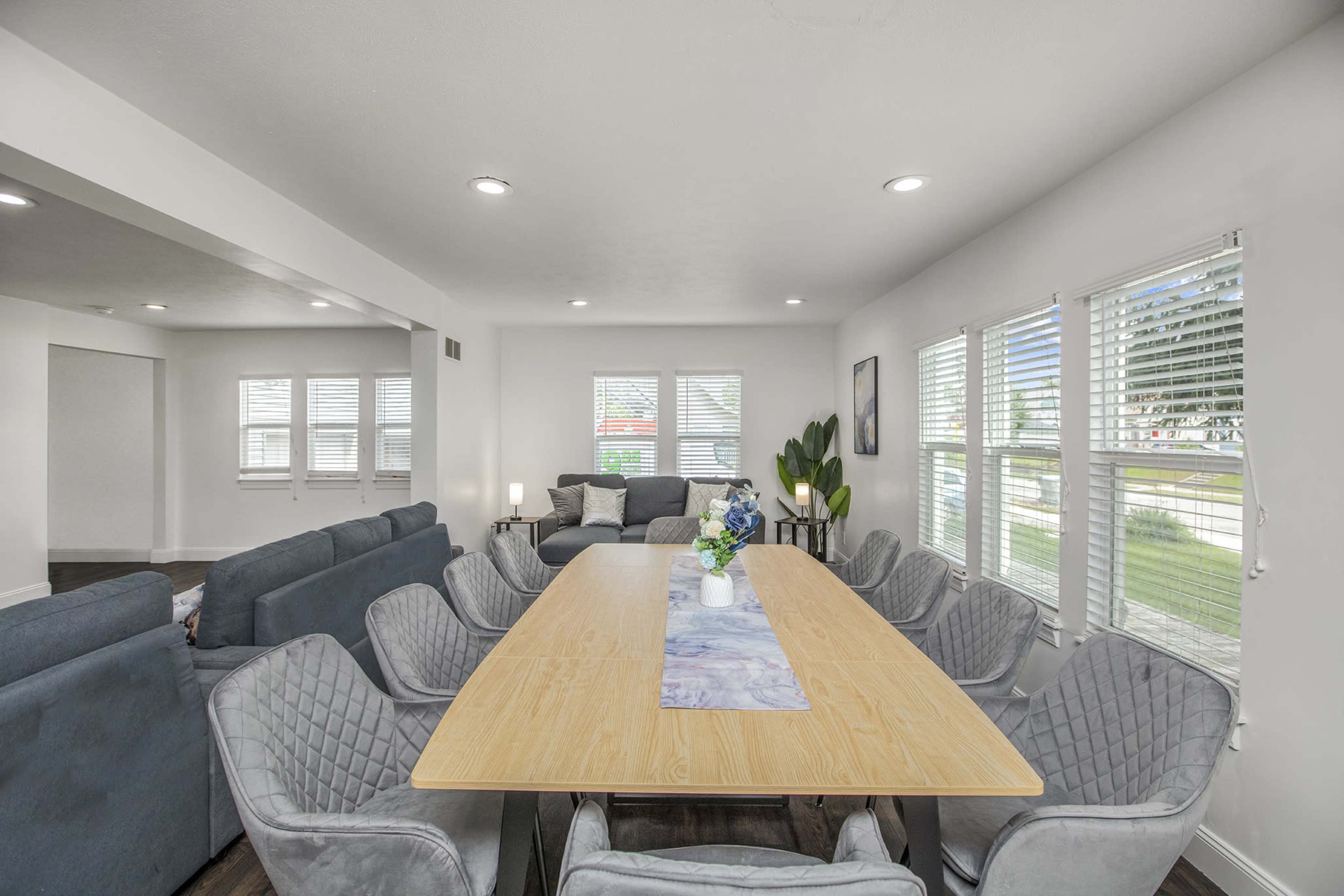 Luxury 5-Bedroom Home in the Heart of South Bend | Spacious, Stylish, and Perfect for Groups Image in Portage Township, south bend, IN
