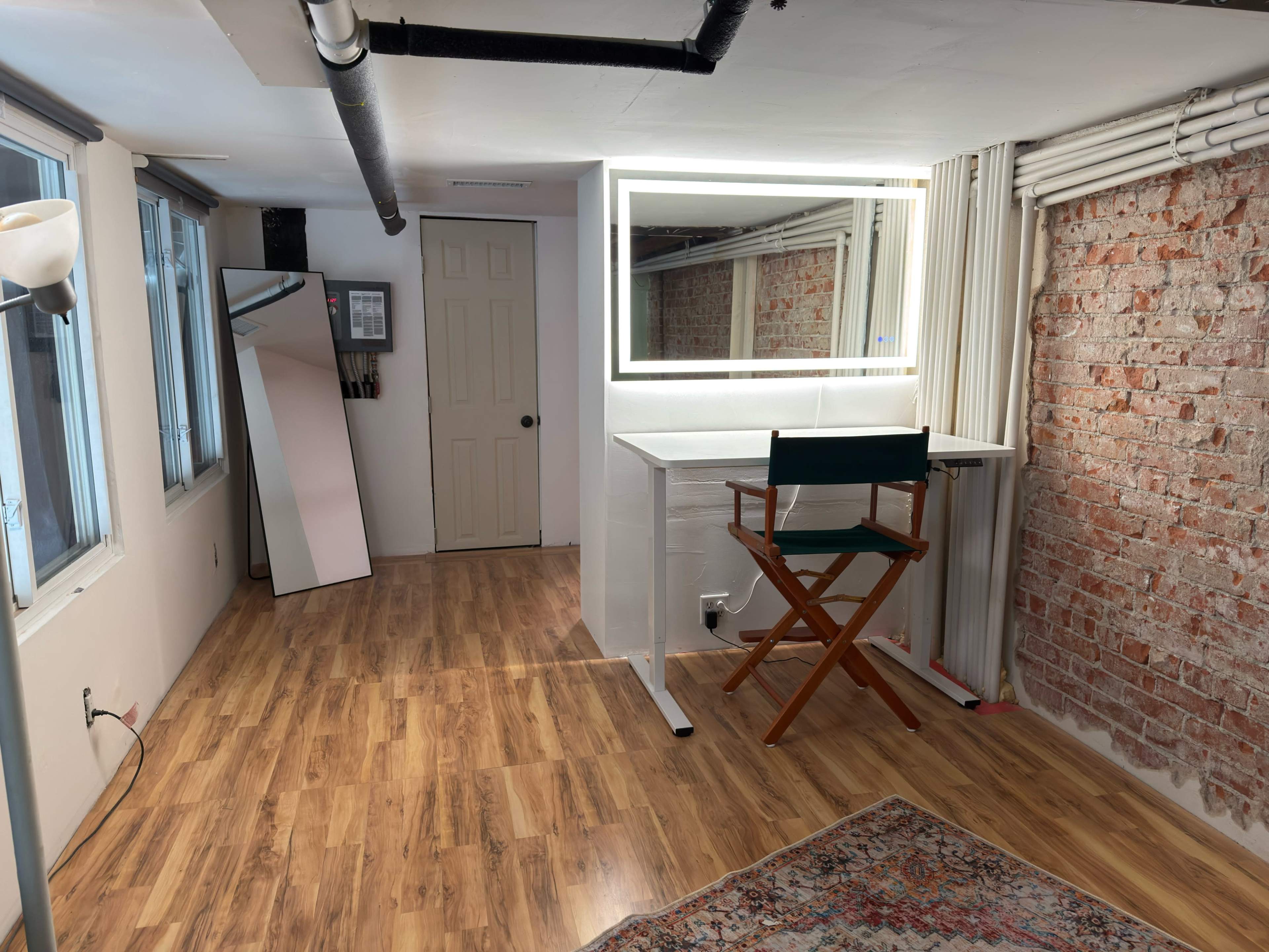 Photography Studio with Prelit Cyc Wall and Dressing Room in Film Lab Image in Central LA, los angeles, CA