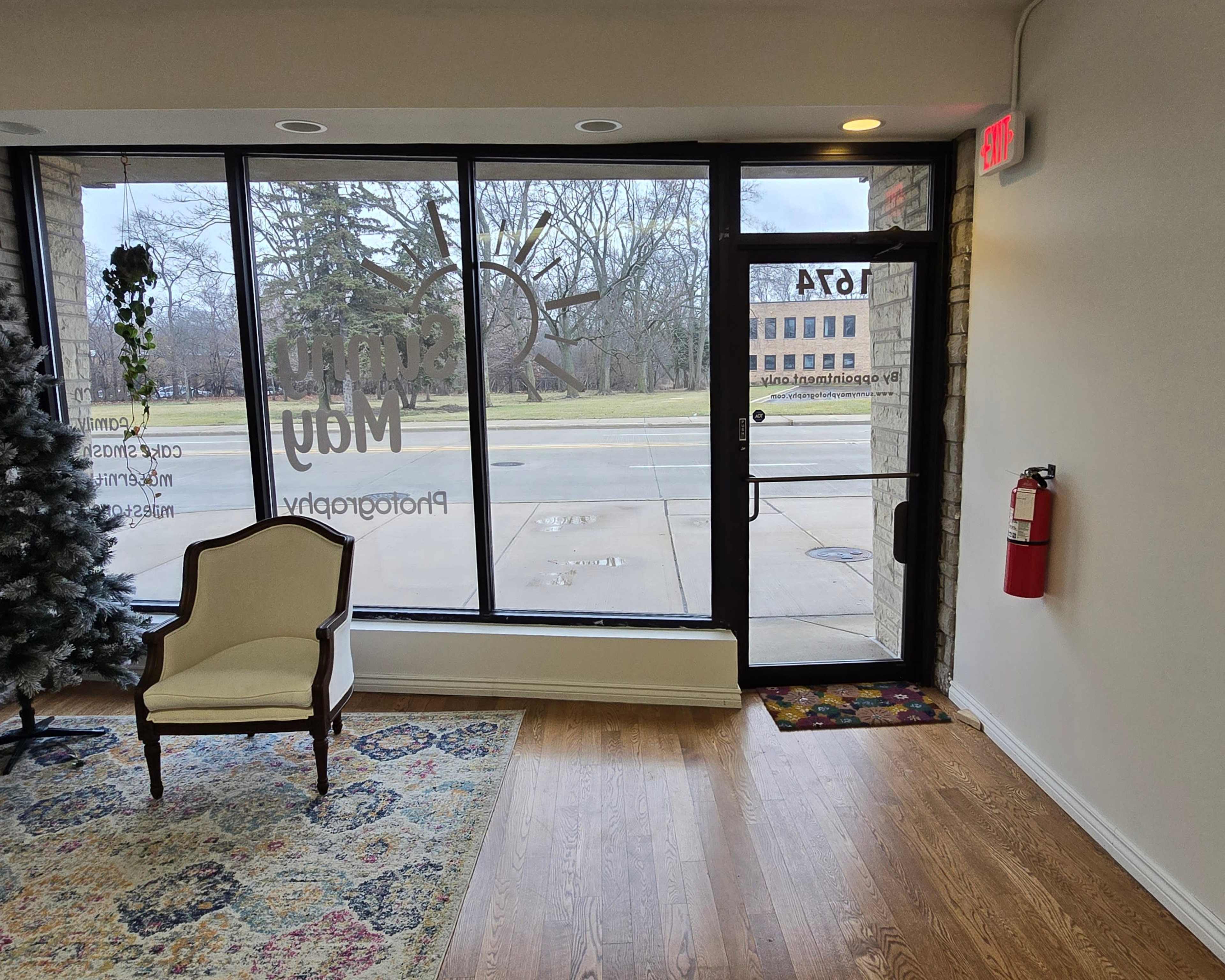 Suburbian Commercial Photography Studio Image in Maine Township, Des Plaines, IL