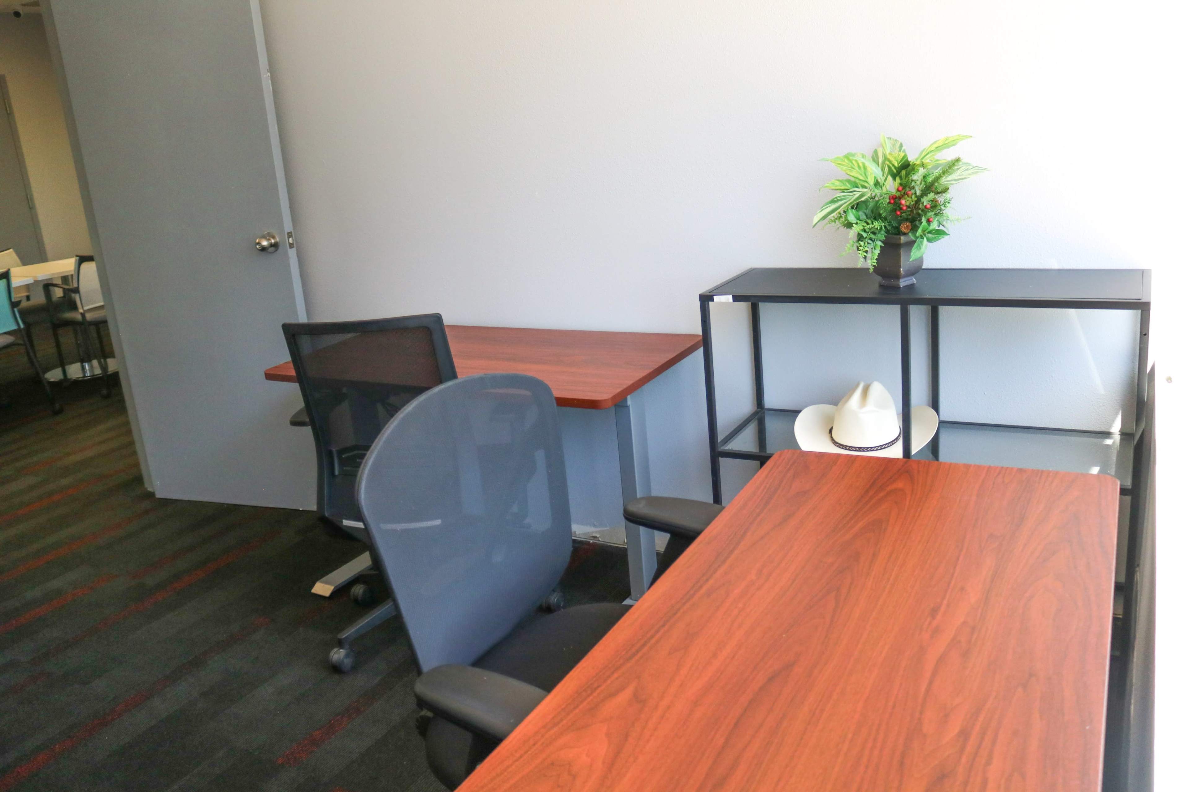 4 Desk CoWorking Space Image in Bedford, Bedford, TX