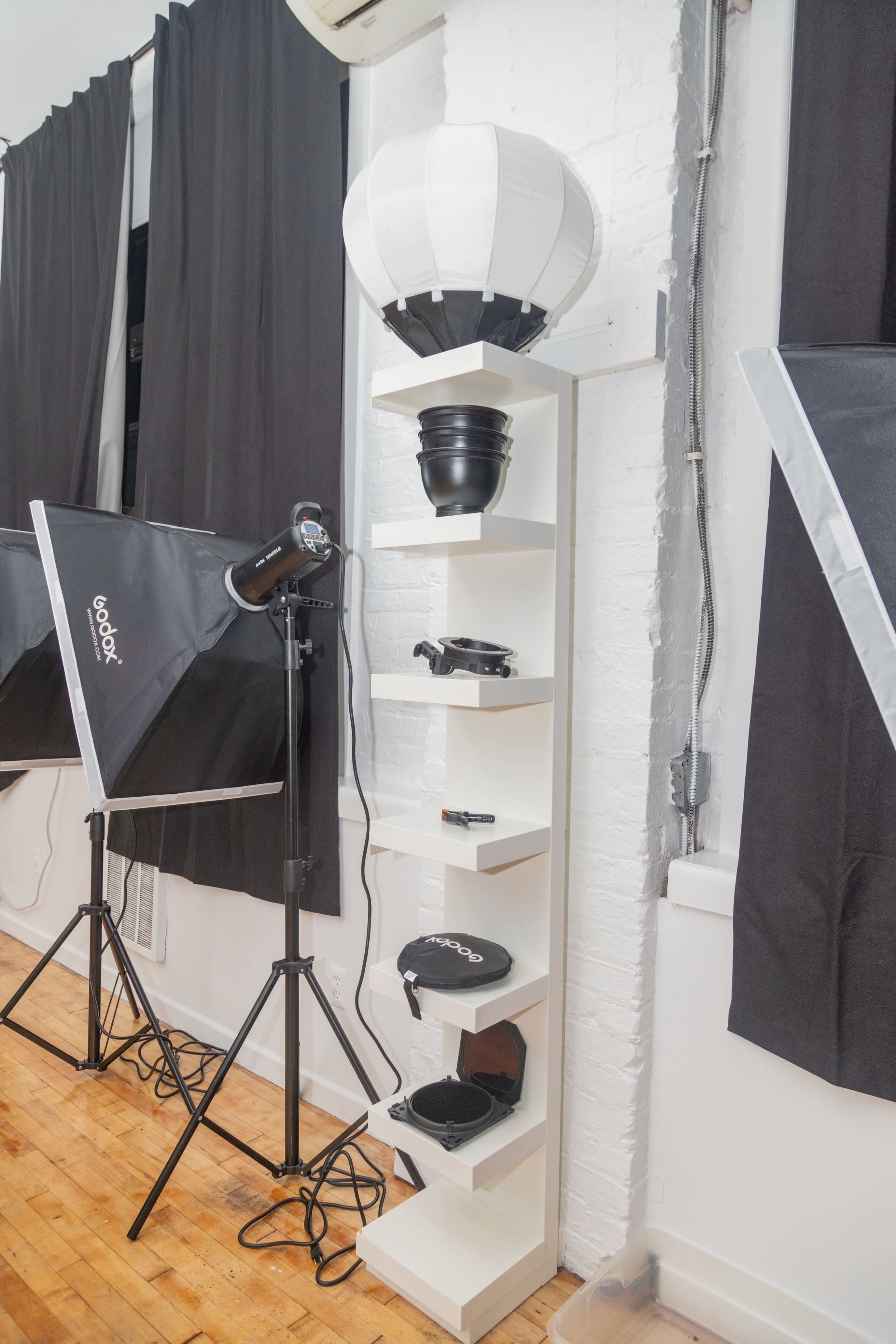 Bright & Versatile Loft Photo Studio with Color Backdrops | Lighting | Green Wall | Street Parking Image in Long Island City, Long Island City, NY