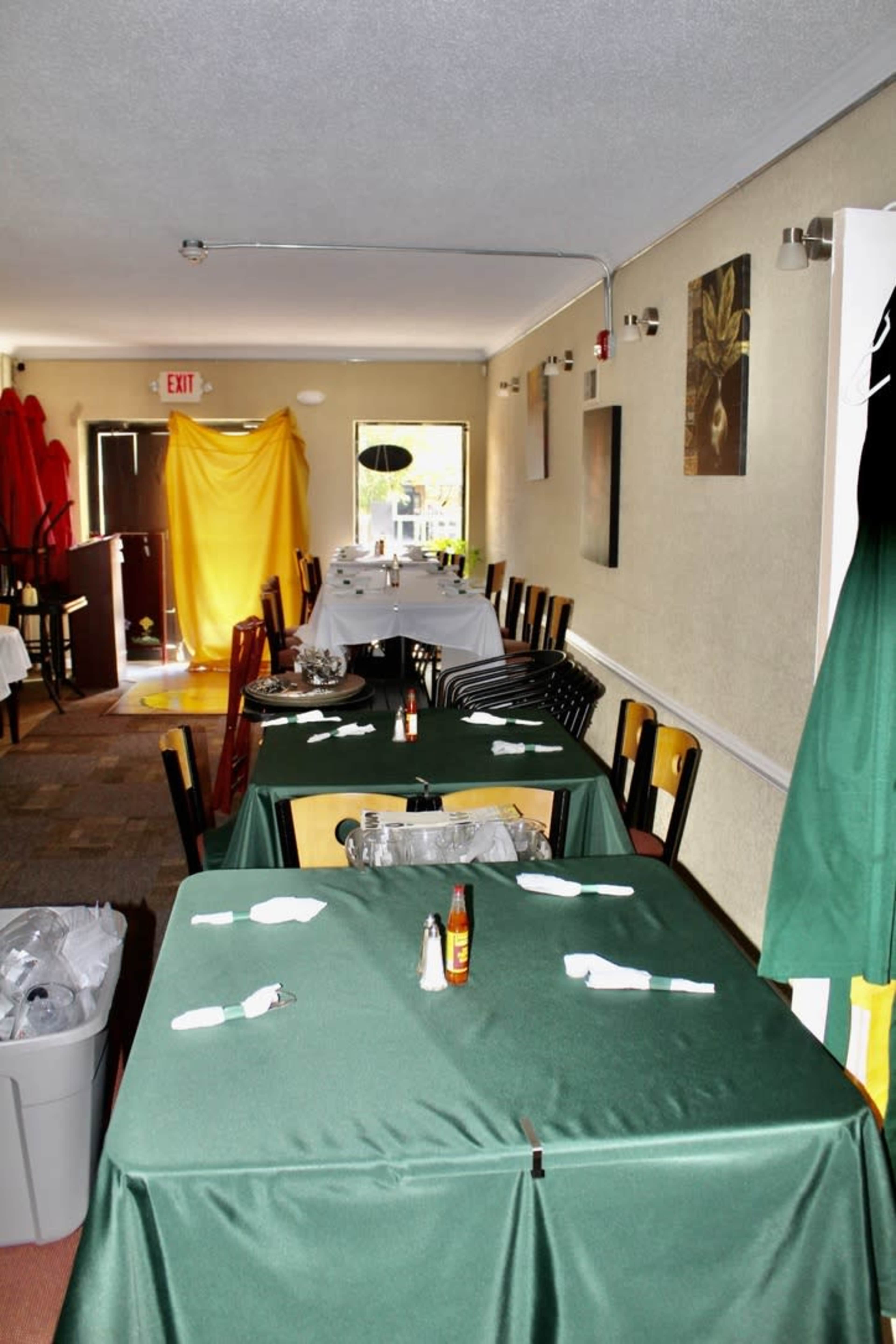 Lux's Restaurant & Café Image in South End, Hartford, CT