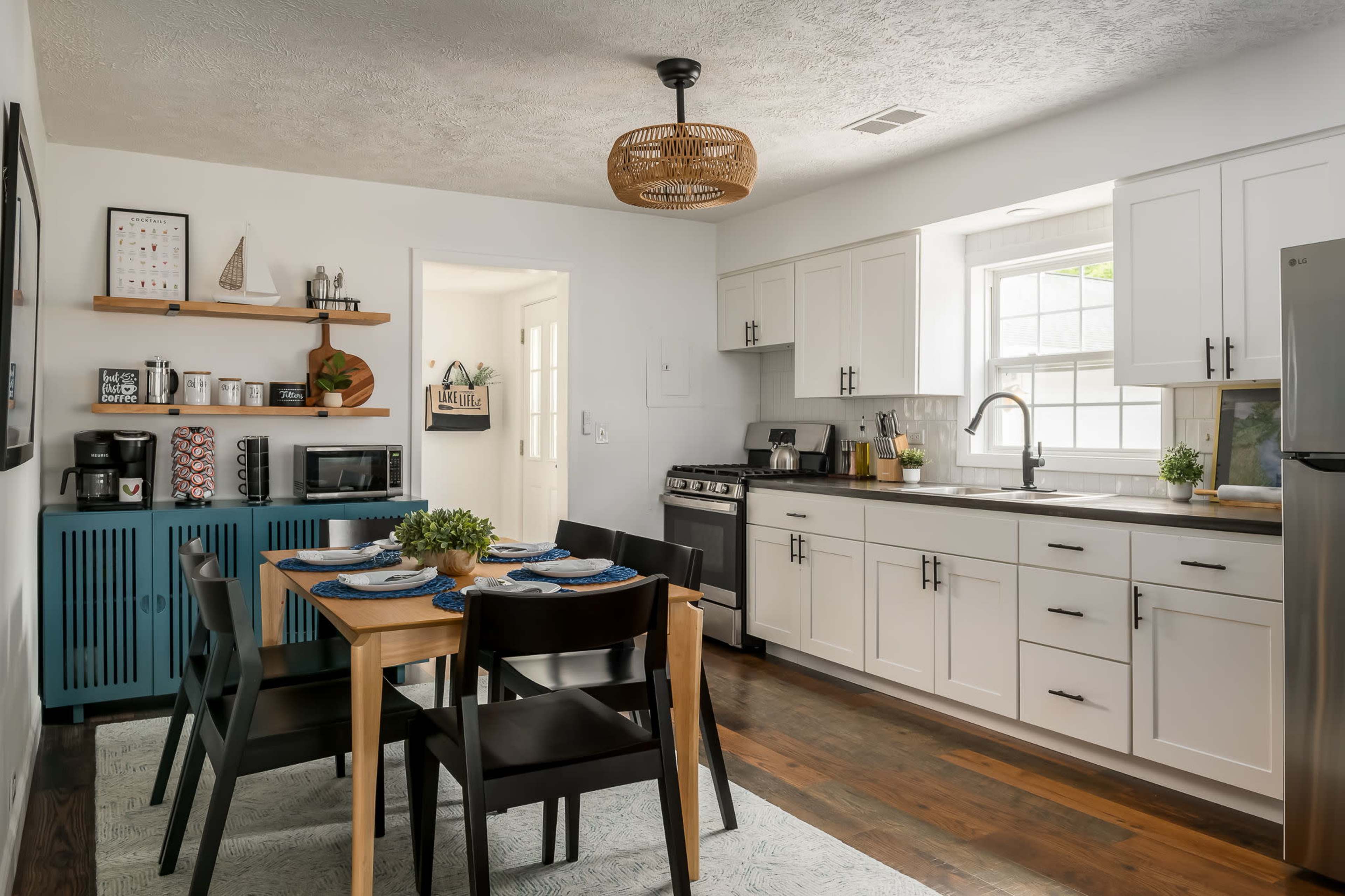 Lakefront cottage with private pier -Lily Pulitzer inspired decor Image in California Township, KNOX, IN