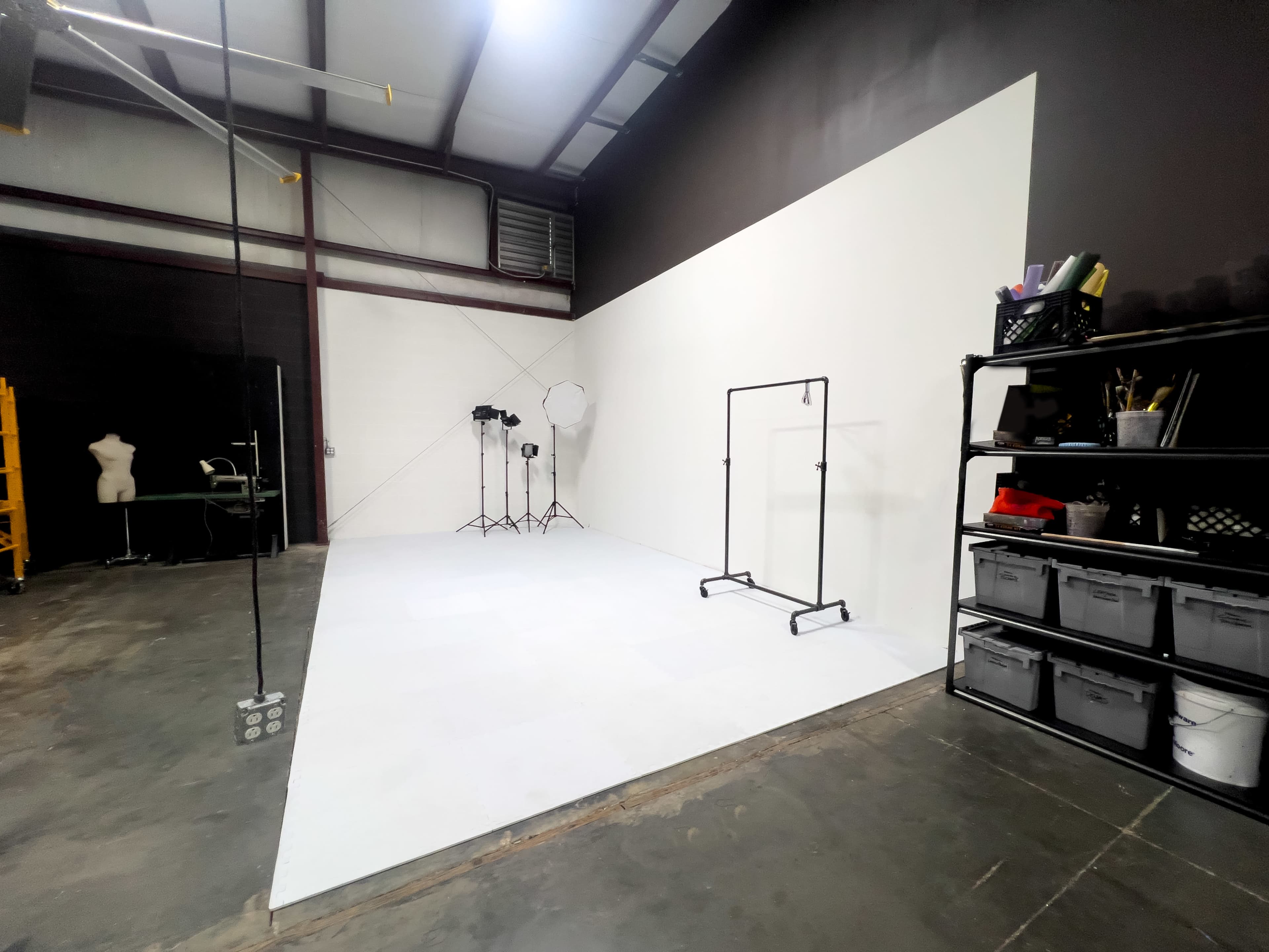 High-End Nashville Photo Studio | Private Warehouse + Contemporary Gallery in Berry Hill Near Music Row Image in South Nashville, Nashville, TN