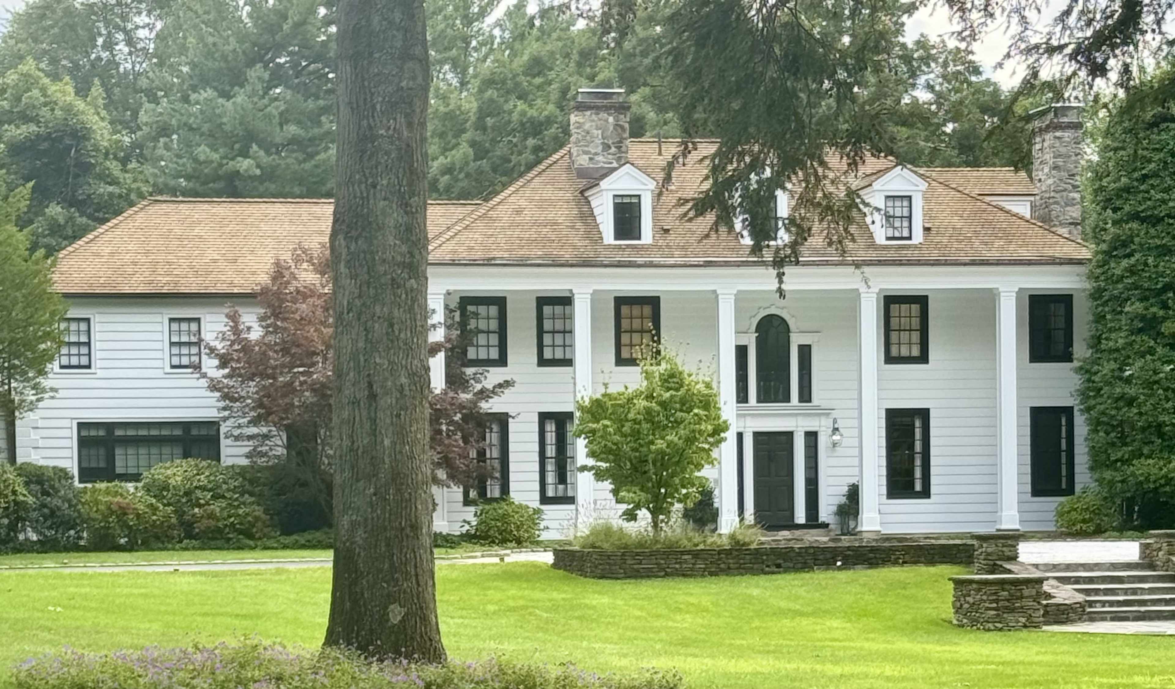 Gorgeous Colonial Mansion on 5 Spectacular Acres - House Has Been Photographed for Several Design Magazines Image in Greenwich, greenwich, CT