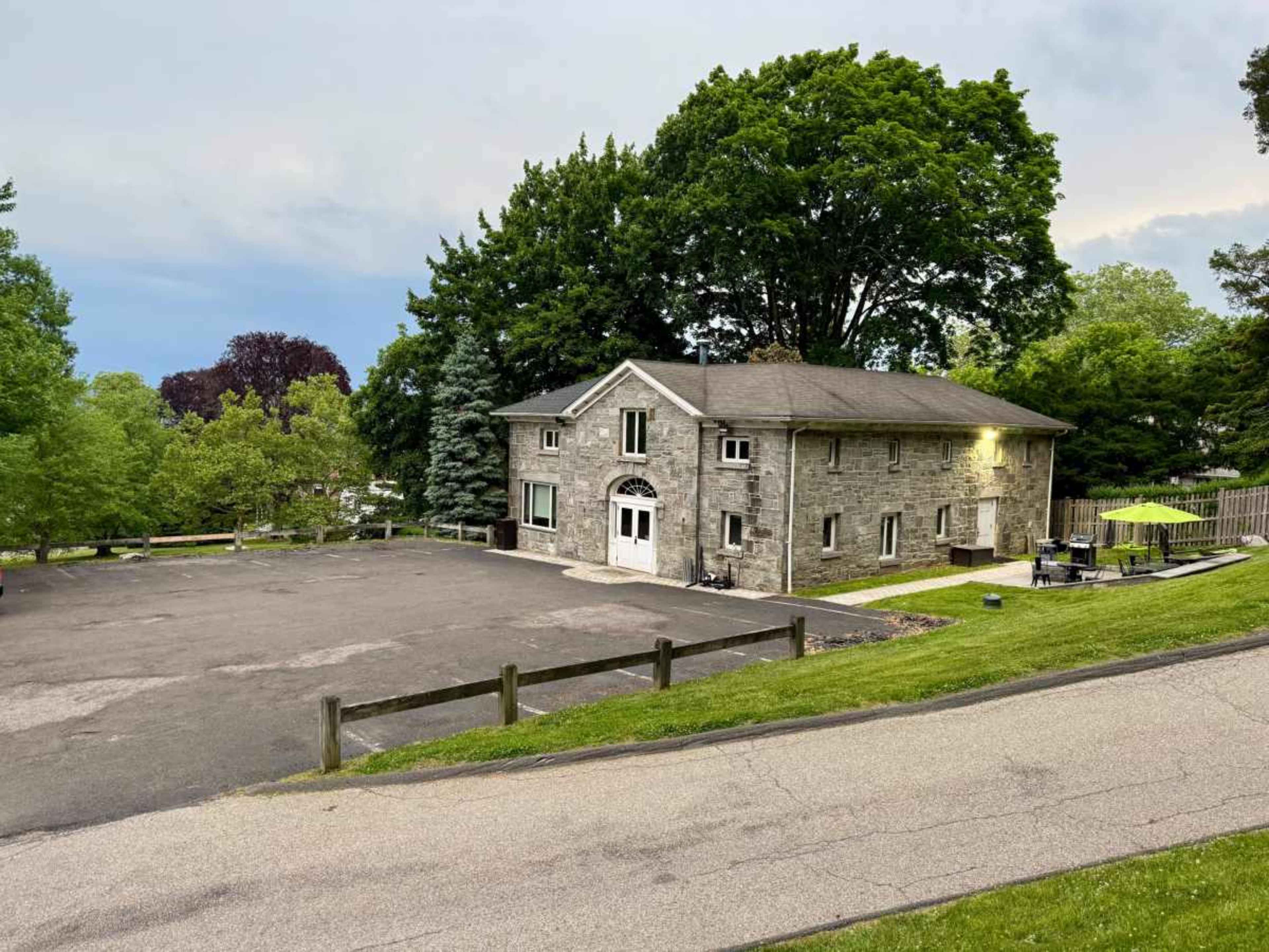 Historic Stone Lounge & Meeting Space with Patio Image in Greenburgh, Irvington, NY