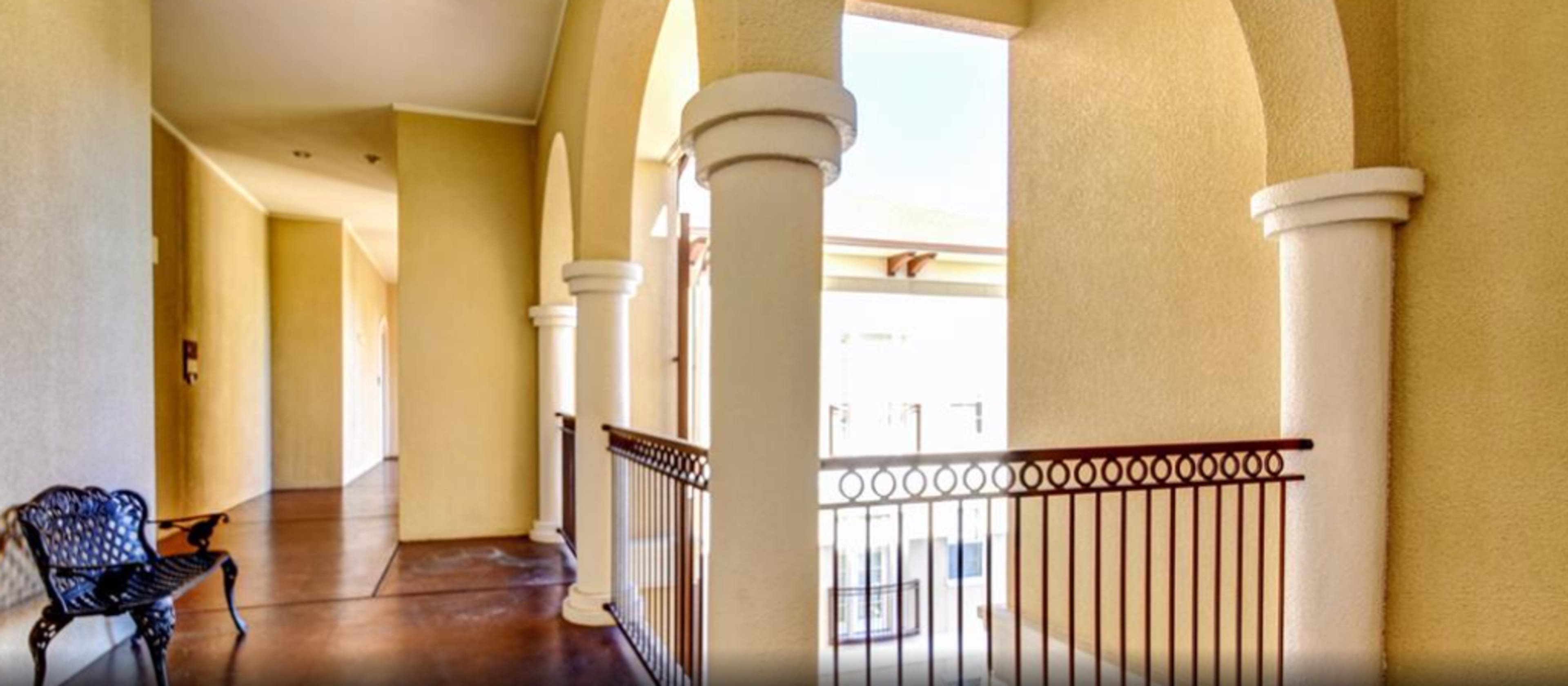 Contemporary Loft with Natural Lighting and City View Image in Gulfton, Houston, TX