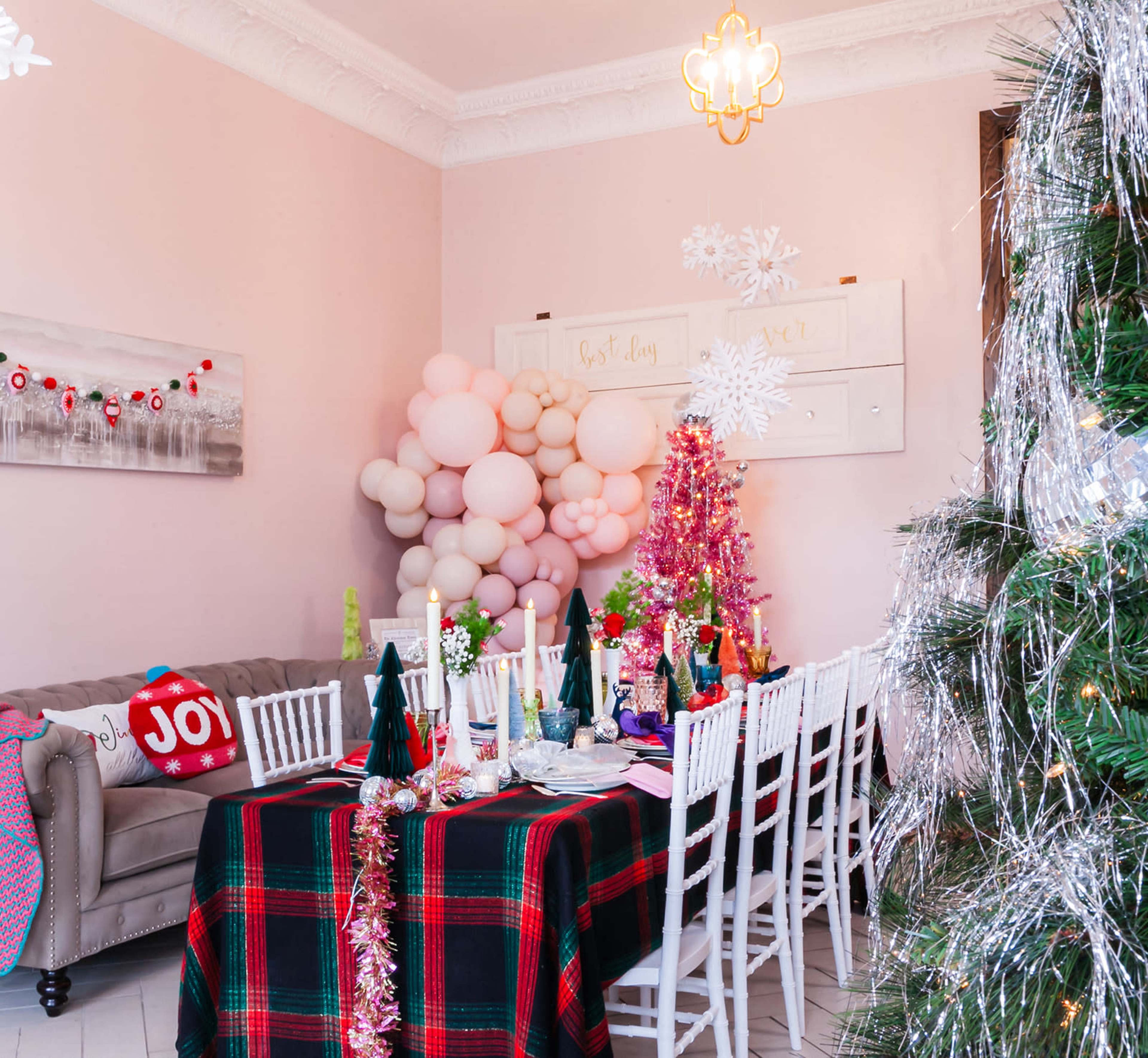 Downton Suite with Vintage Holiday Vibes Image in Niles, Niles, MI