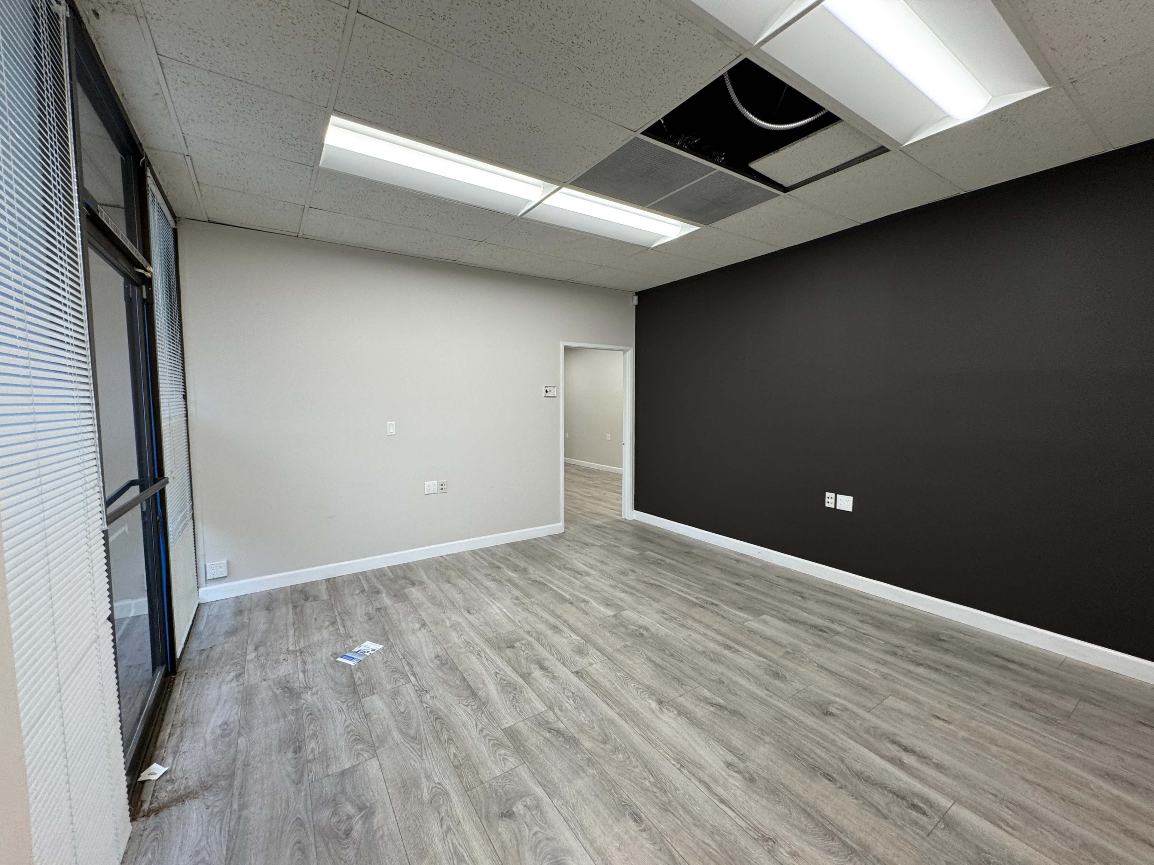 Ground-Level Production Hub with Easy Load-In & Parking Image in Riverside Rancho, Glendale, CA
