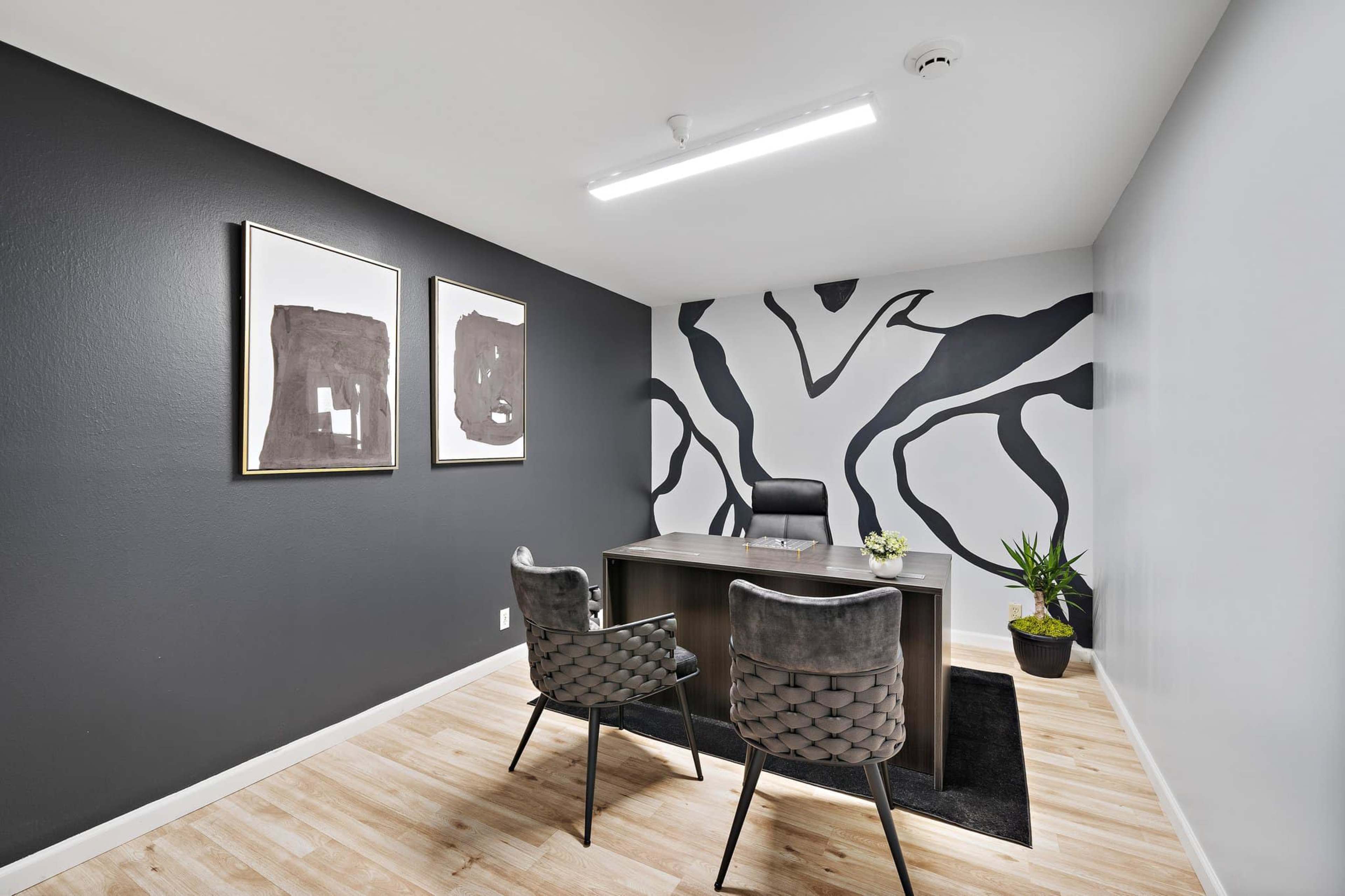 Modern decorated space with professional presence Image in Rosenberg, Rosenberg, TX