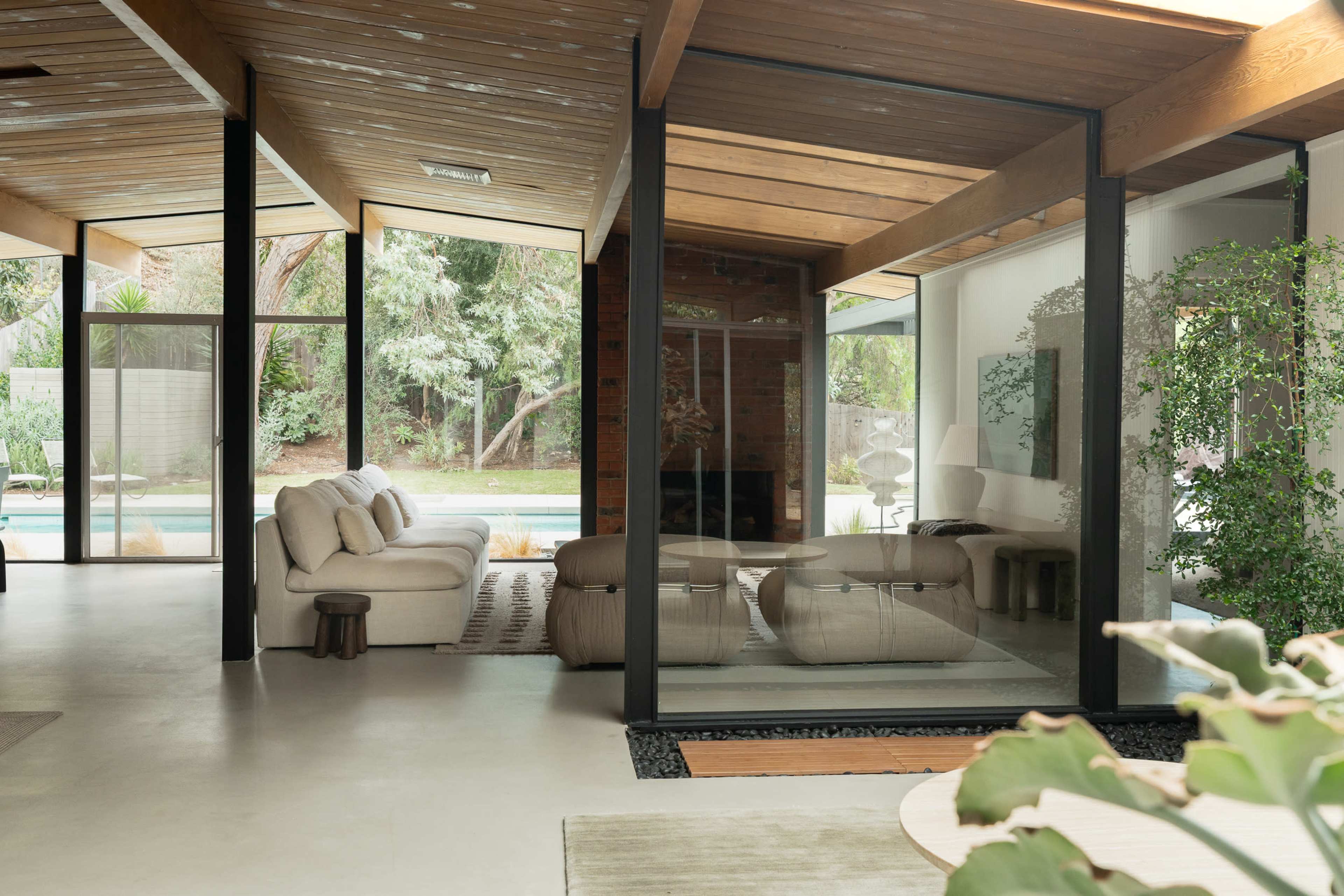 Mid Century Architectural Designer Home with Natural Light and Yard Image in Thousand Oaks, Thousand Oaks, CA