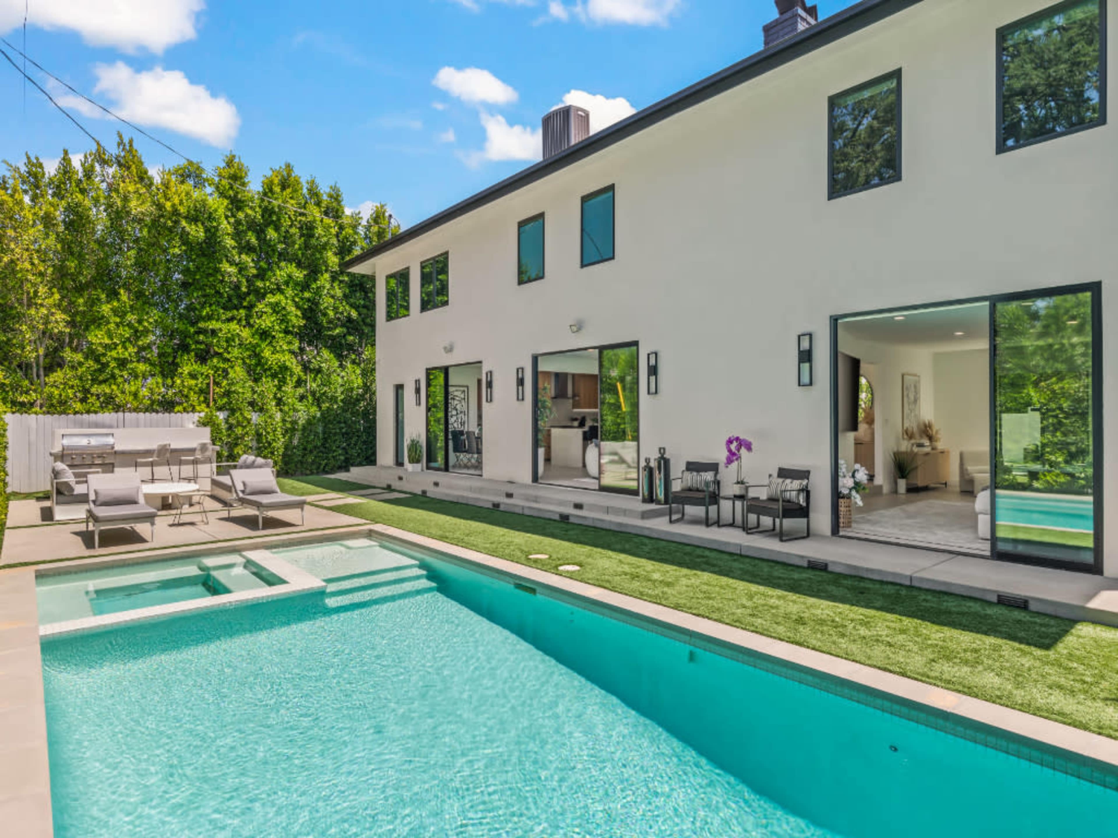 CRISP MODERN COMPOUND WITH POOL & LUSH PRIVACY Image in Encino, Los Angeles, CA