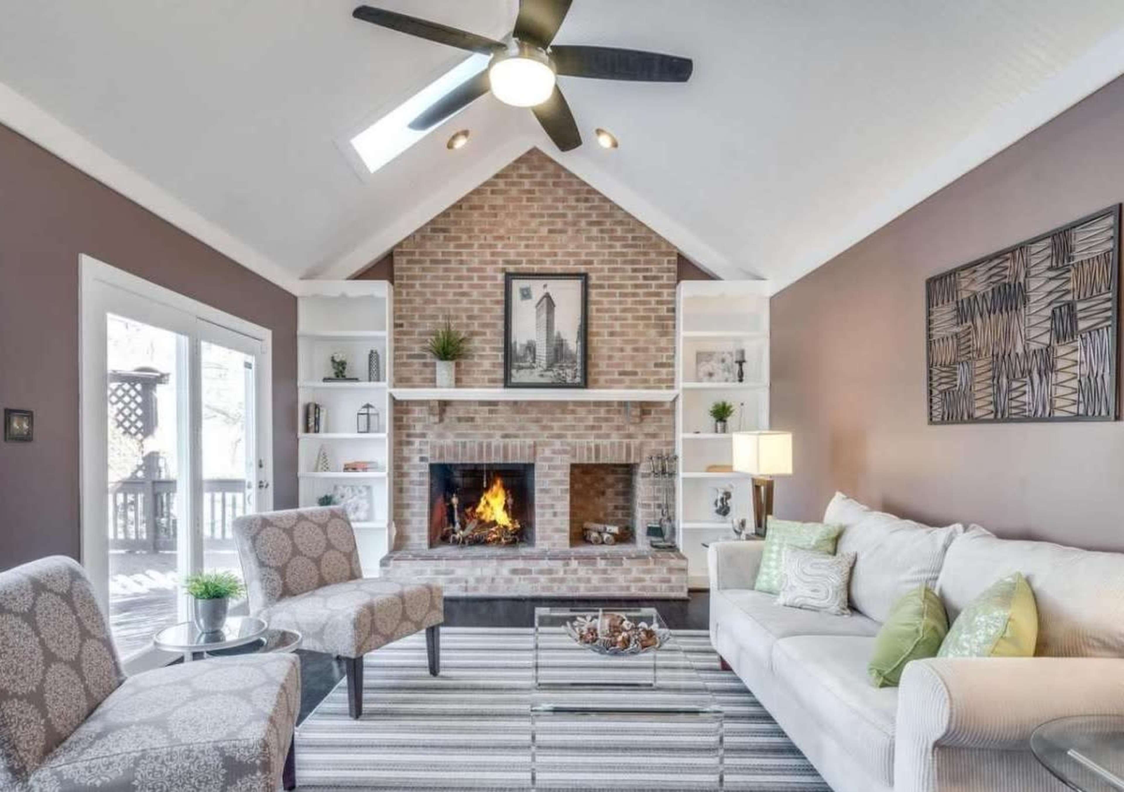 Large Luxury Home backed to the woods Image in Dranesville, Herndon, VA
