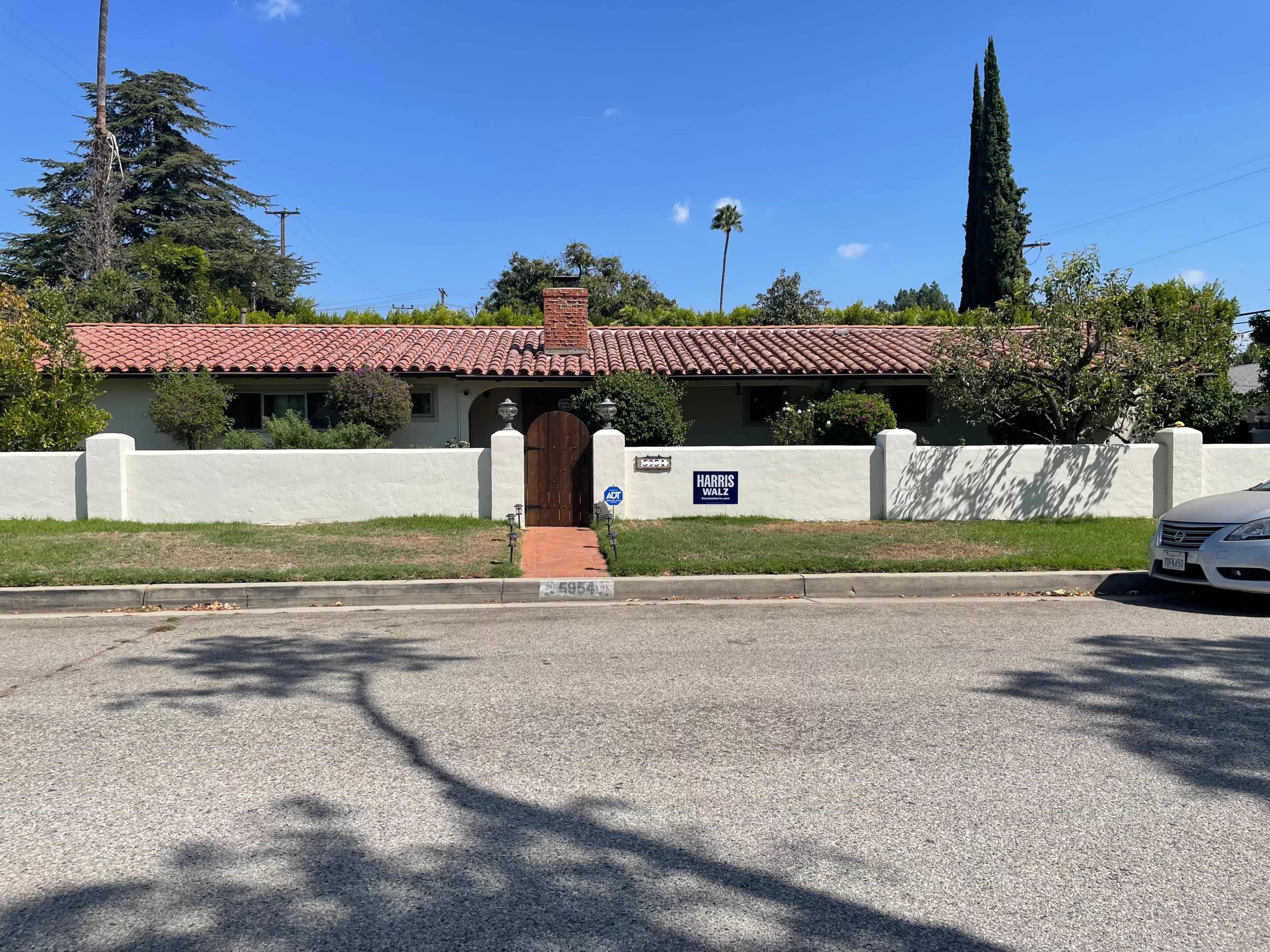 Mediterranean in the Valley with high ceilings Image in Valley Glen, Valley Glen, CA