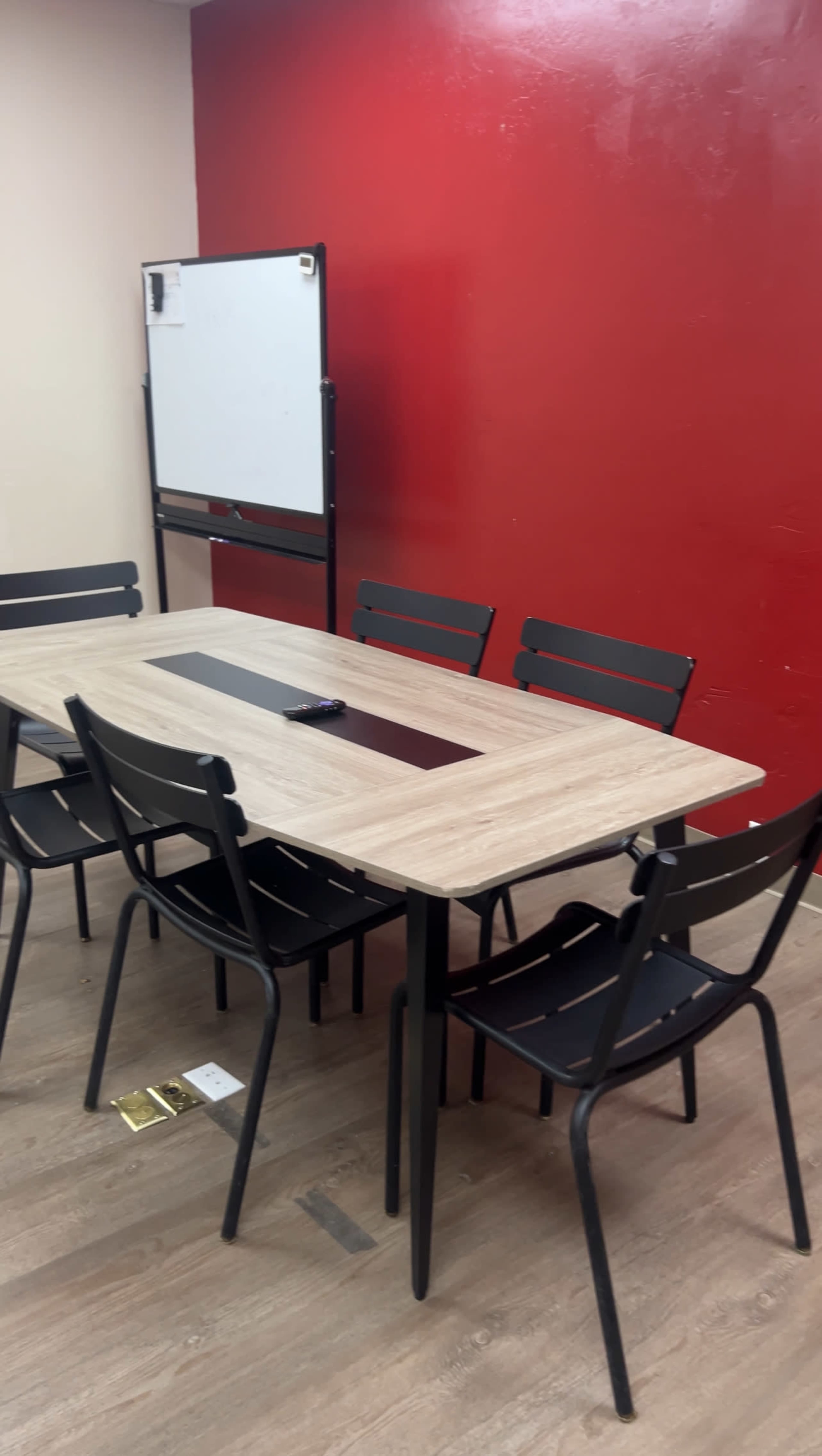 Downtown Private Office with 24/7 secured access Image in Downtown, Bakersfield, CA