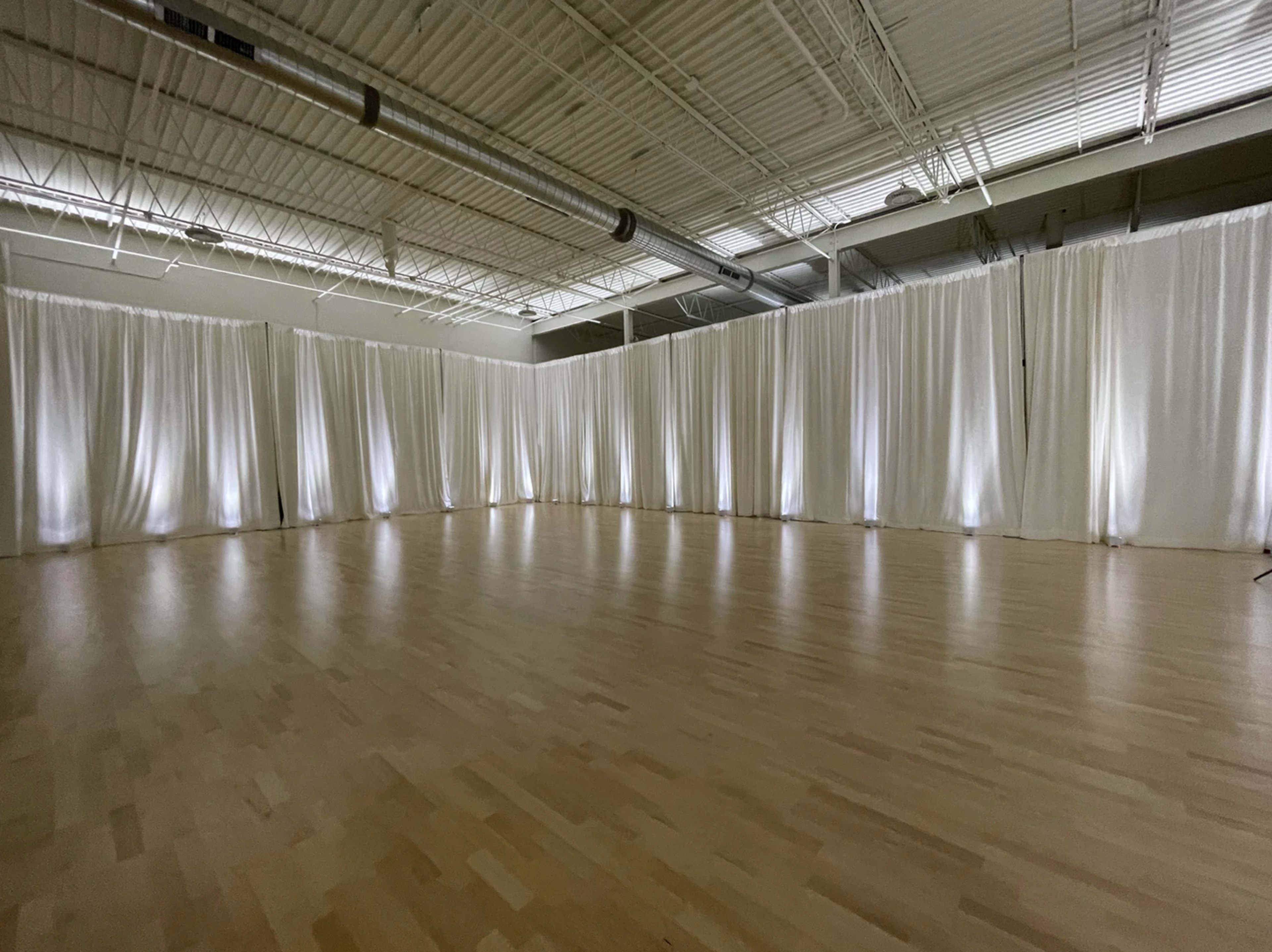 Modern Clean Event Studio Space Image in Troy, Troy, MI