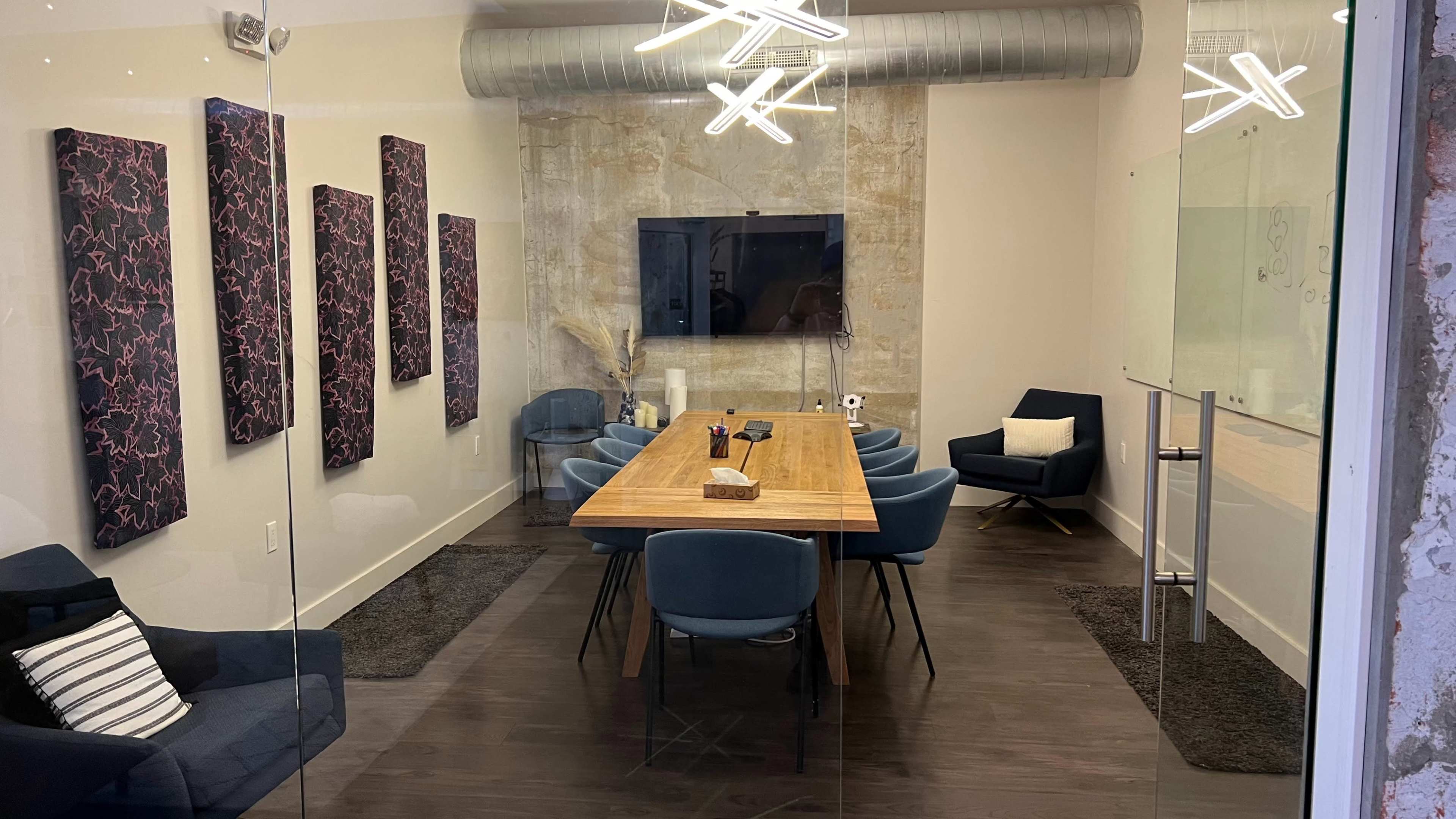 Premium meeting space for turn-key hybrid meetings and small team coworking Image in North Philadelphia, Philadelphia, PA