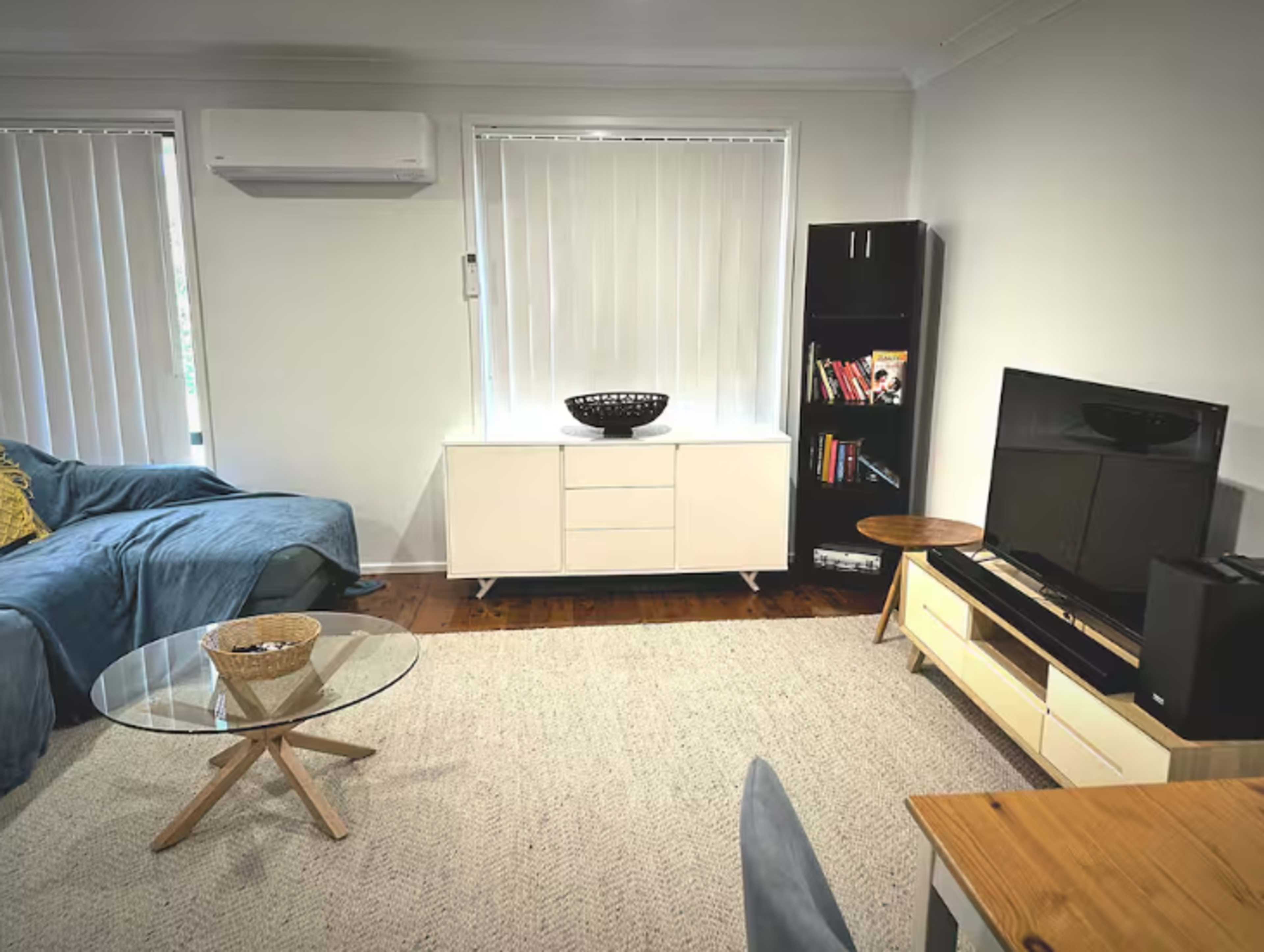 Quiet Kingswood 4BR Home with Backyard – Great for Shoots & Retreats Image in Kingswood, Kingswood, NSW