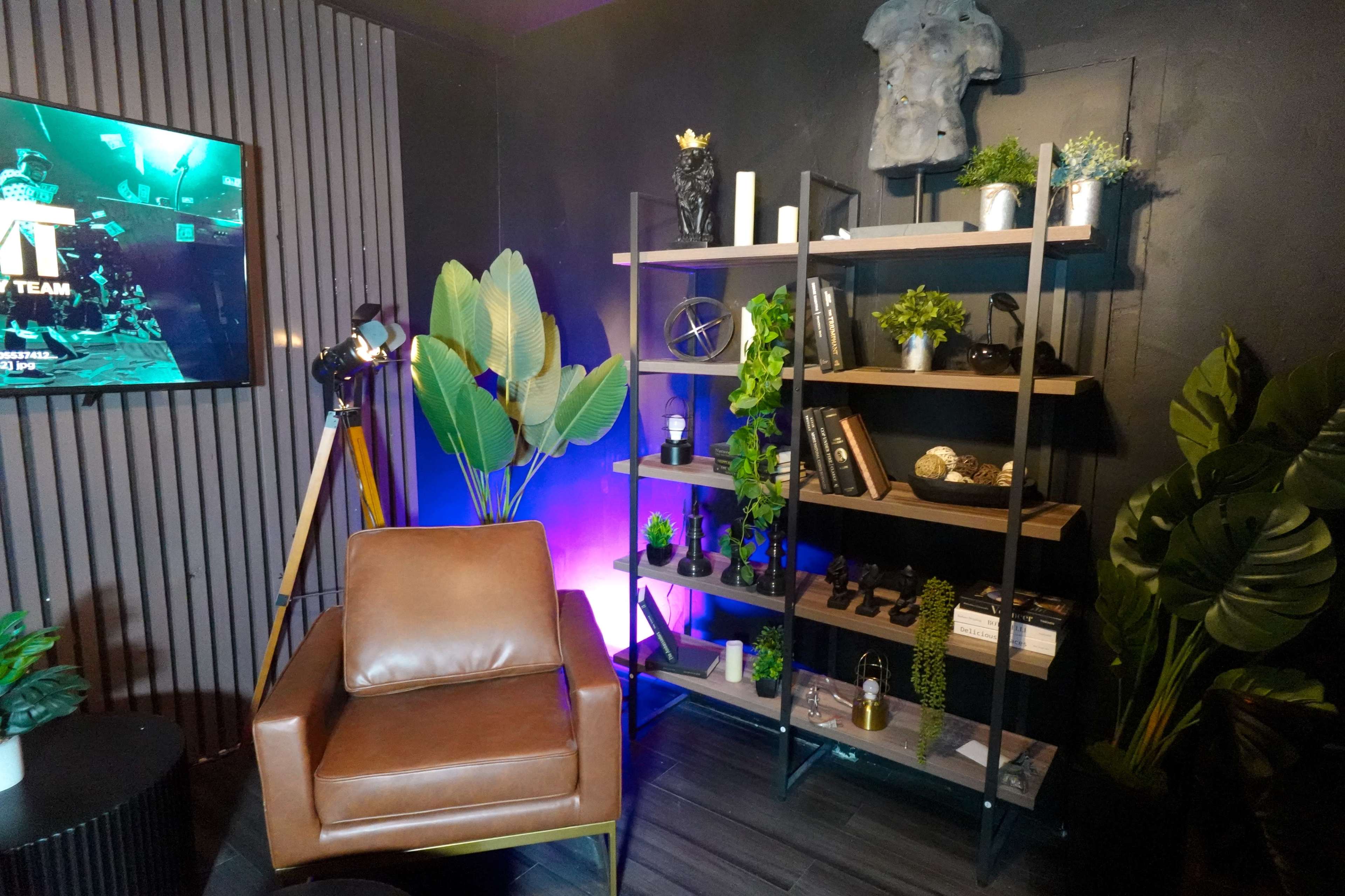 20 Viral Backdrops! 8 Rooms! Miami Premier Podcast/Influencer and Content/TV Studio (All Backdrops Included!) Image in Flamingo / Lummus, Miami Beach, FL
