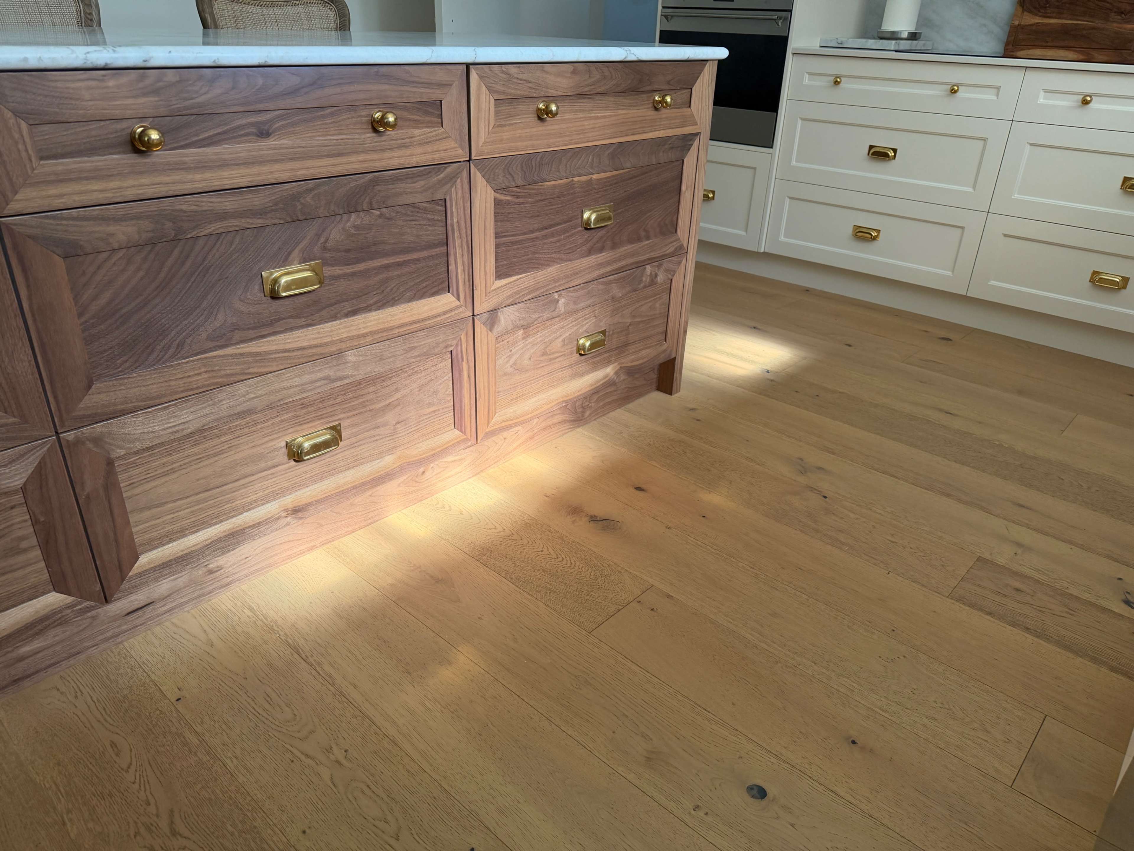 Studio McGee Style Kitchen | Hamptons | Farmhouse | Cottage | Neutral Colour Palette | American Oak Island | Marble Benchtops and backsplash | Raw Brass Hardware & Fixtures Image in East Maitland, East Maitland, NSW