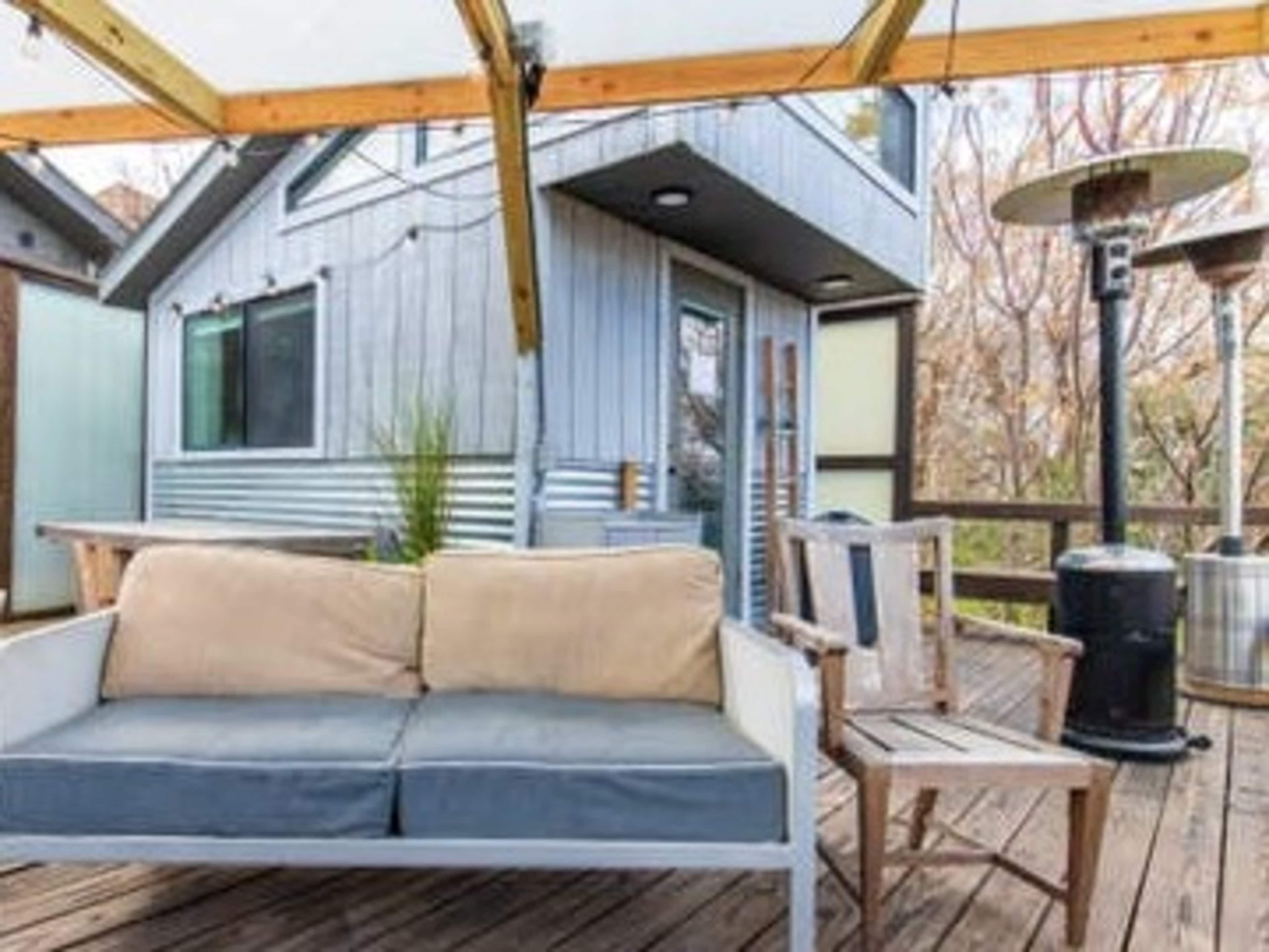 Dreamy Tiny Bishop Arts Tree House w/ City view