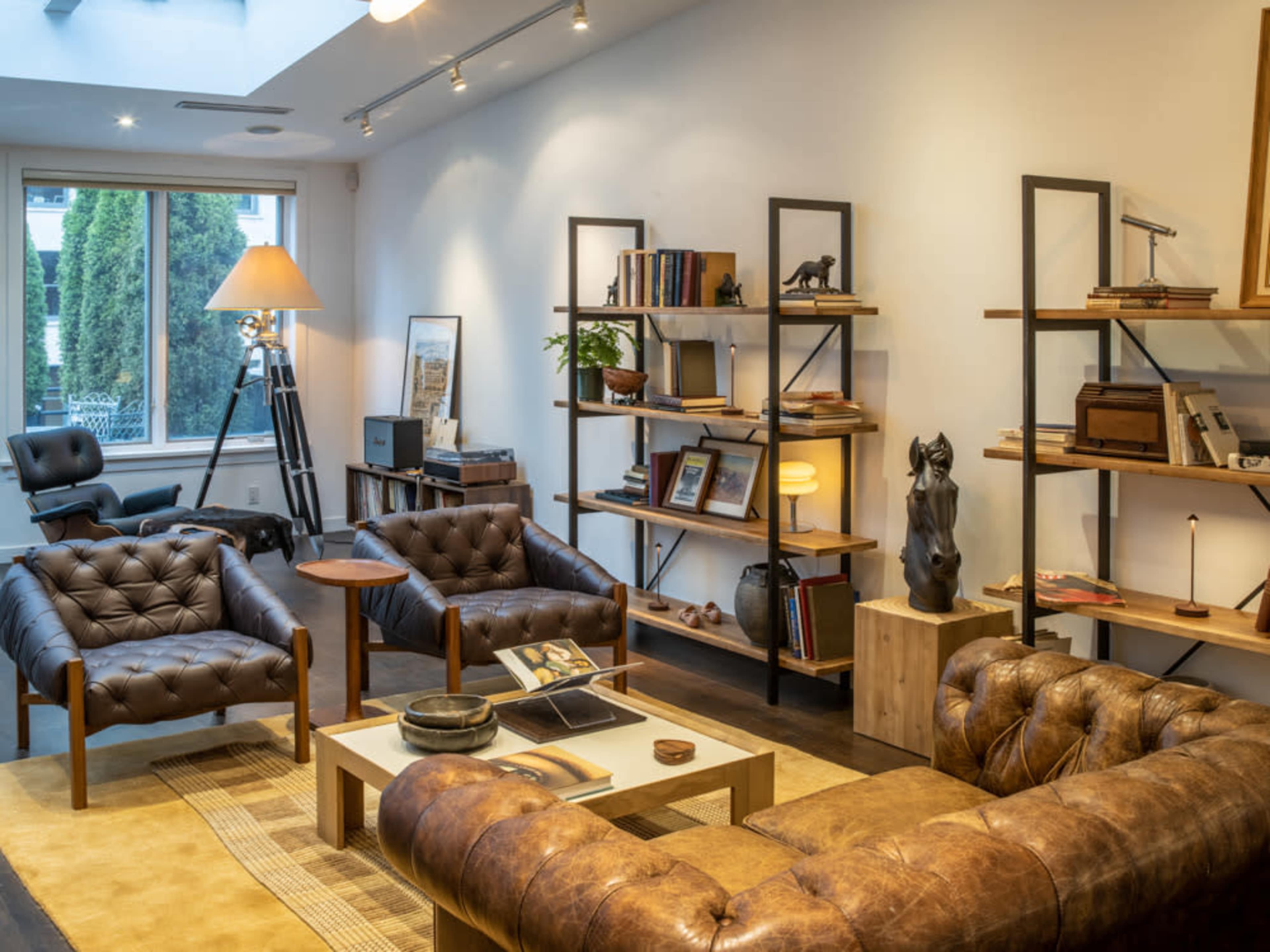 Quiet, Natural Daylight Penthouse for Filmed Interviews & Content Creation Image in Midtown Manhattan, New York, NY