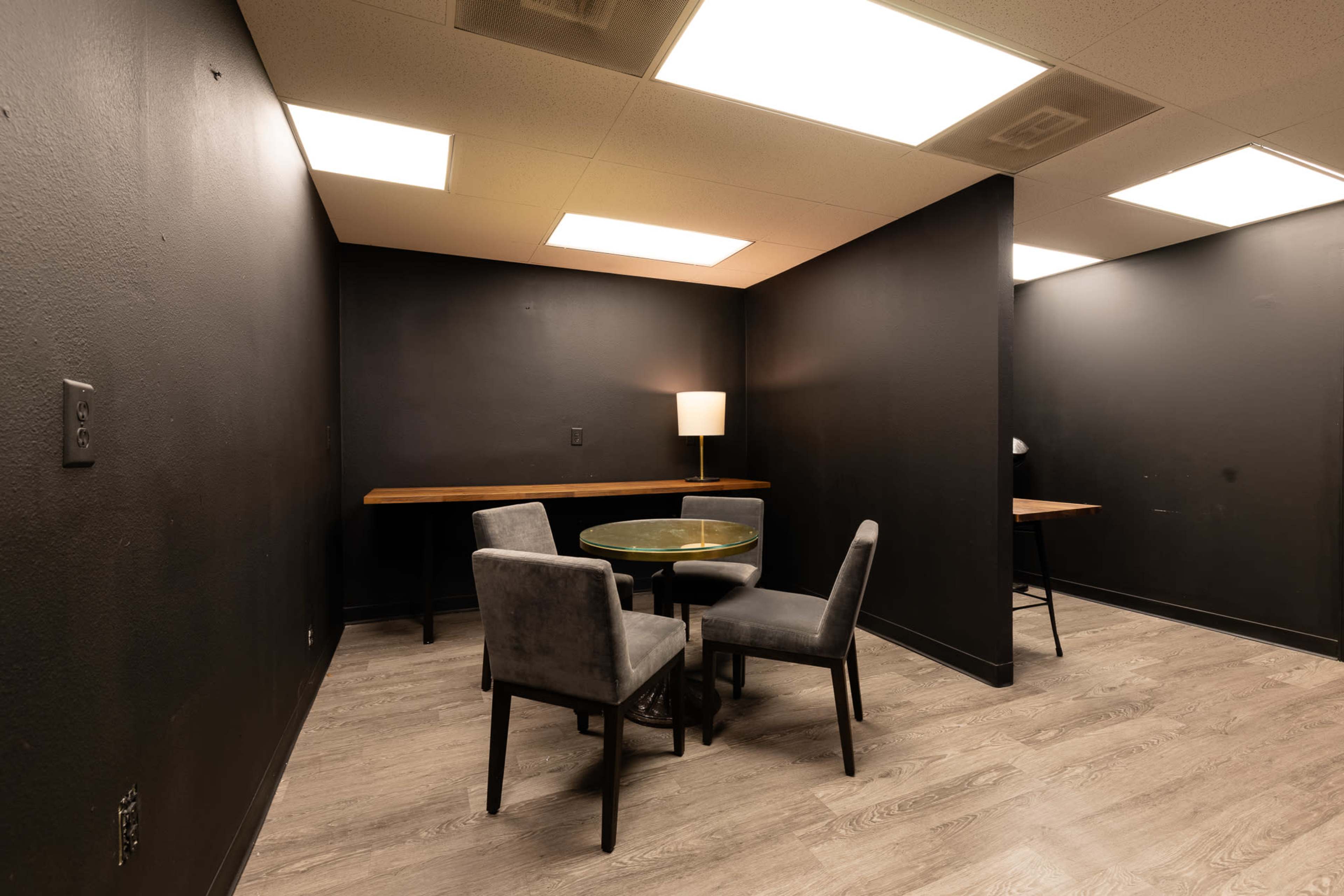 Mid-Town Meetup | Event + Meeting + Podcast Space Image in Northwest Tampa, Tampa, FL