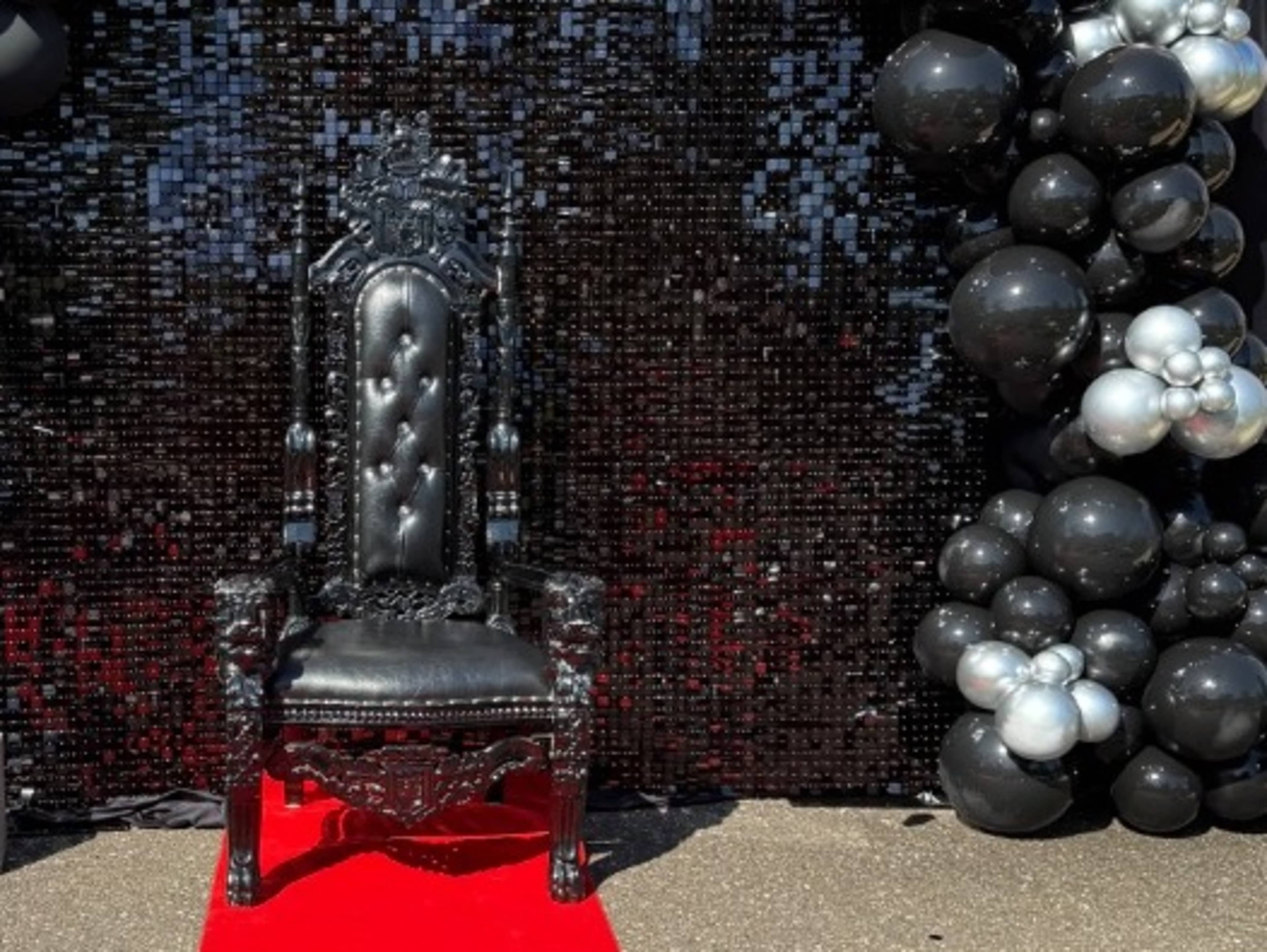 Black throne 