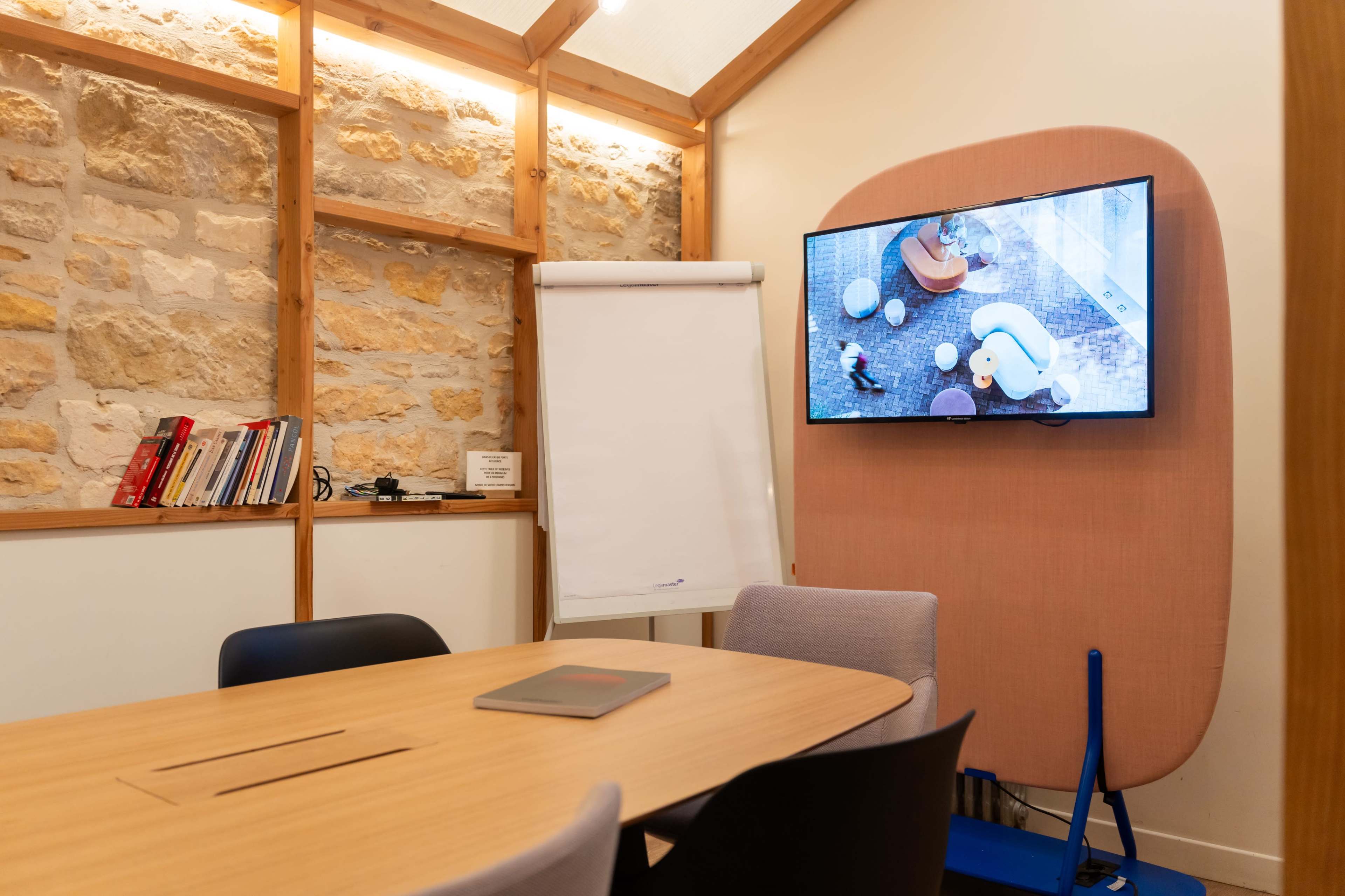 Salle de réunion de 12m2 en café coworking à Lyon Image dans Terreaux - Bat d'argent, Lyon, 